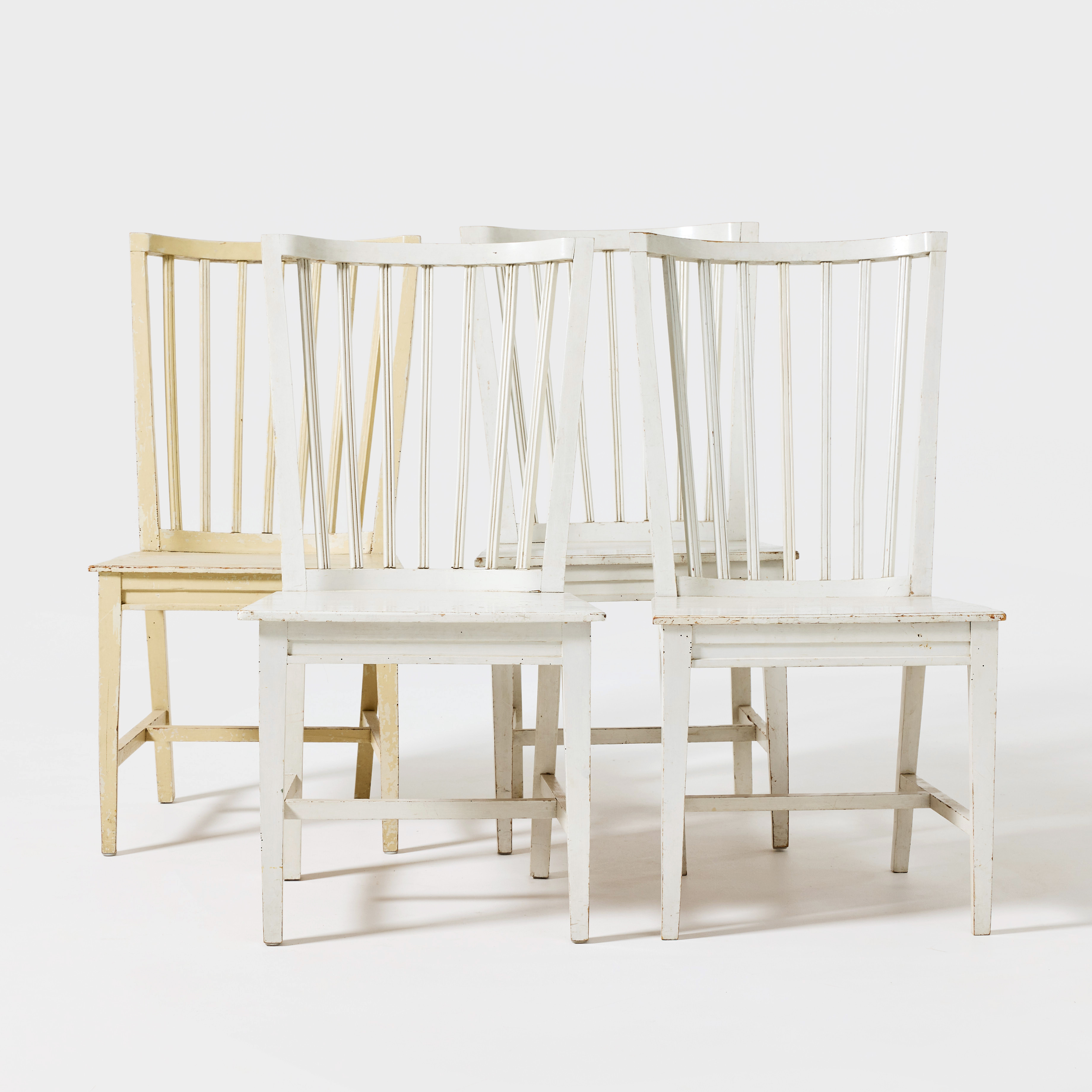 ALFRED GRENANDER. Stolar, fyra stycken, 1910-tal, furu bemålade i vitt.