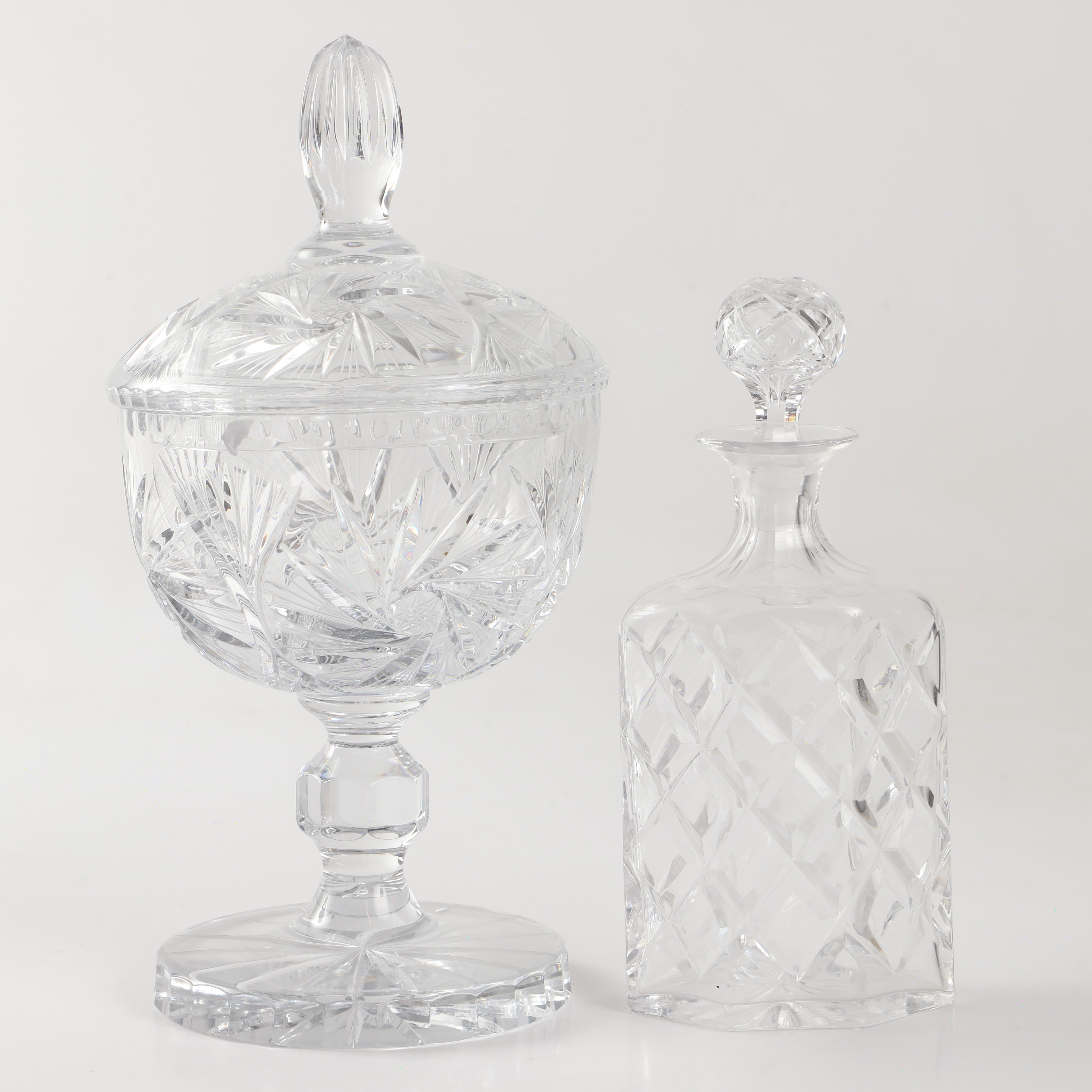 LOCKSKÅL PÅ FOT SAMT KARAFF, glas, 1900-tal.