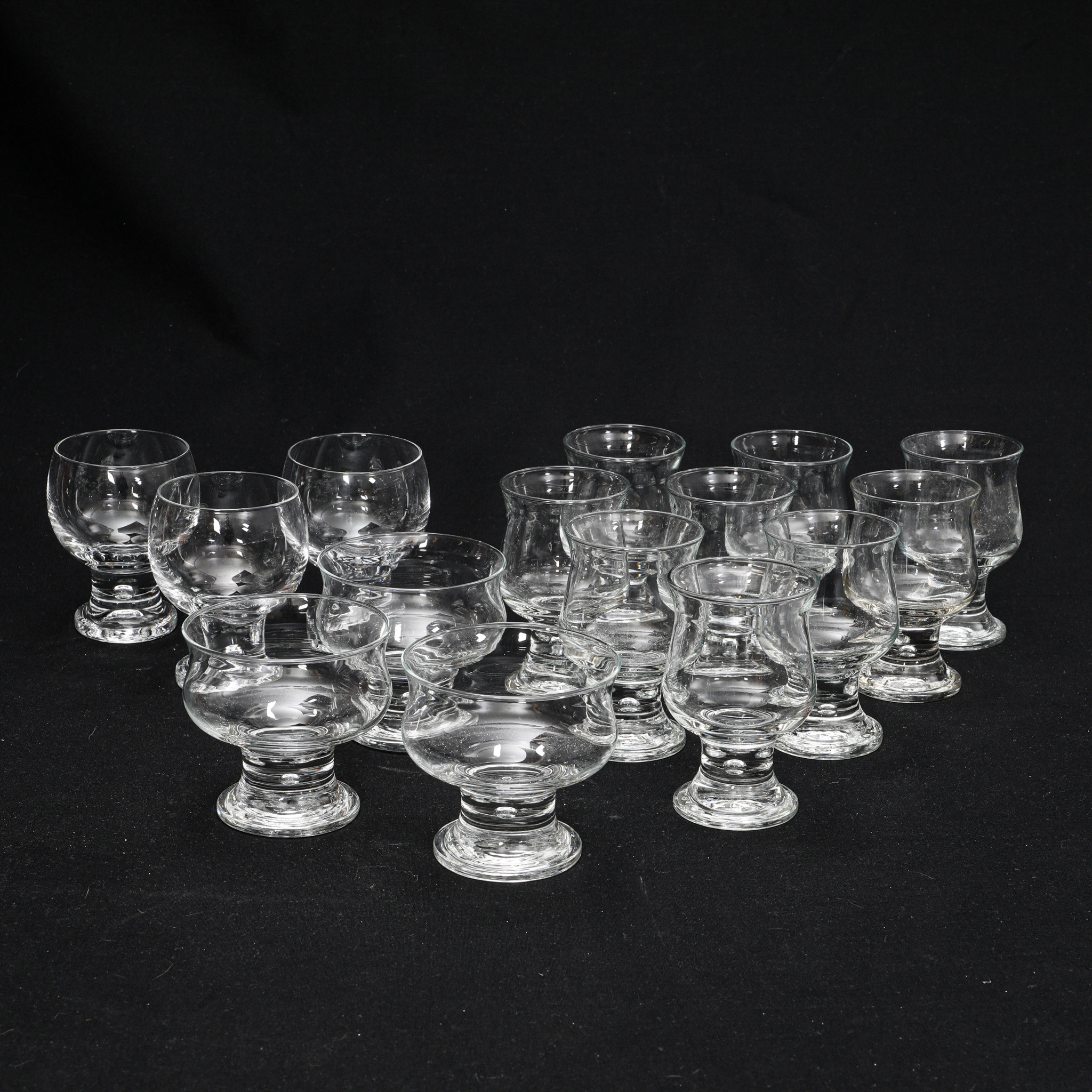 GLAS, 15 delar, troligen " Viapori ", Inkeri Toikka, Nuutajärvi.