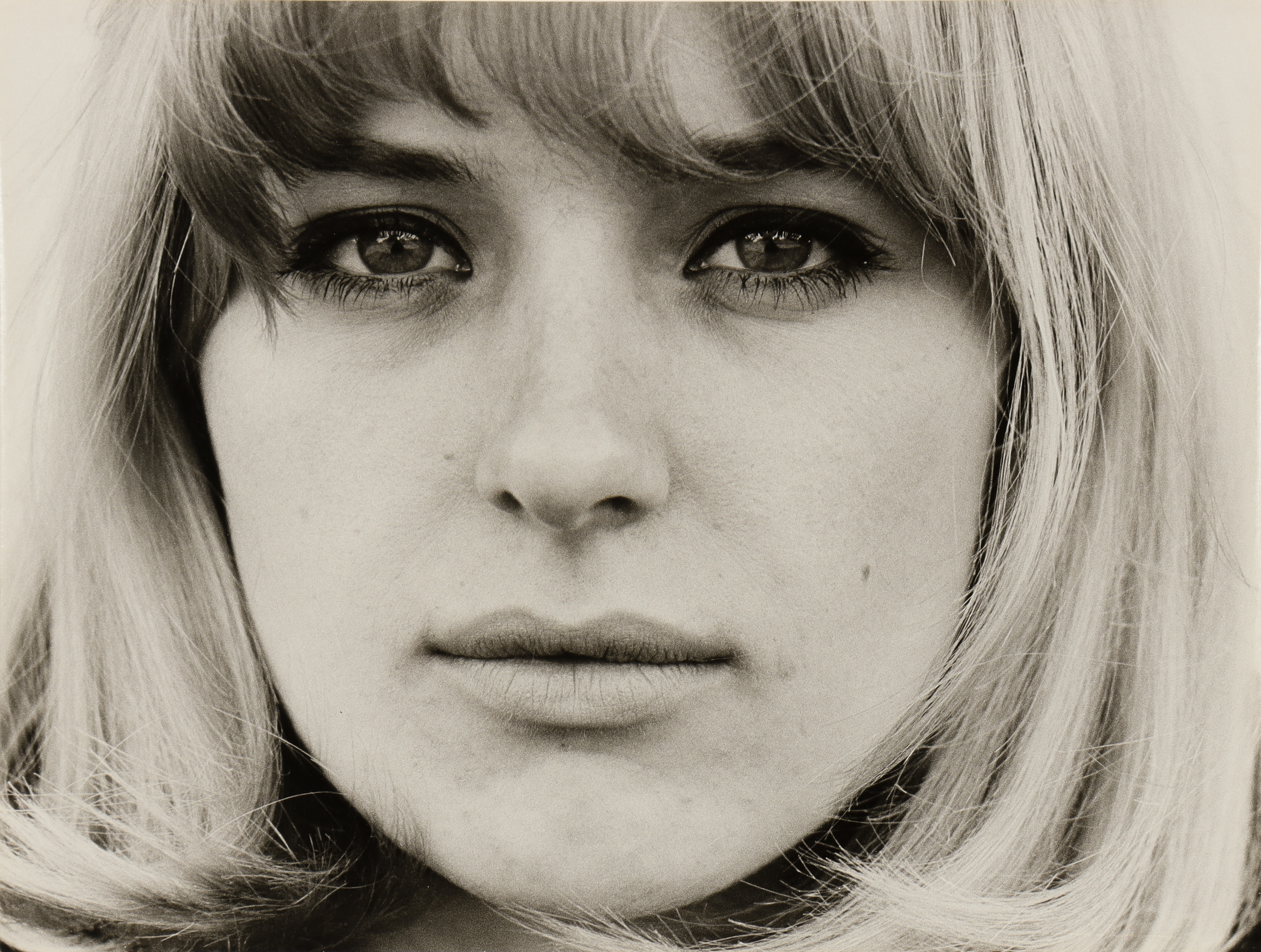 NILS-ERIK WIKEBÄCK. Kvinnoporträtt.