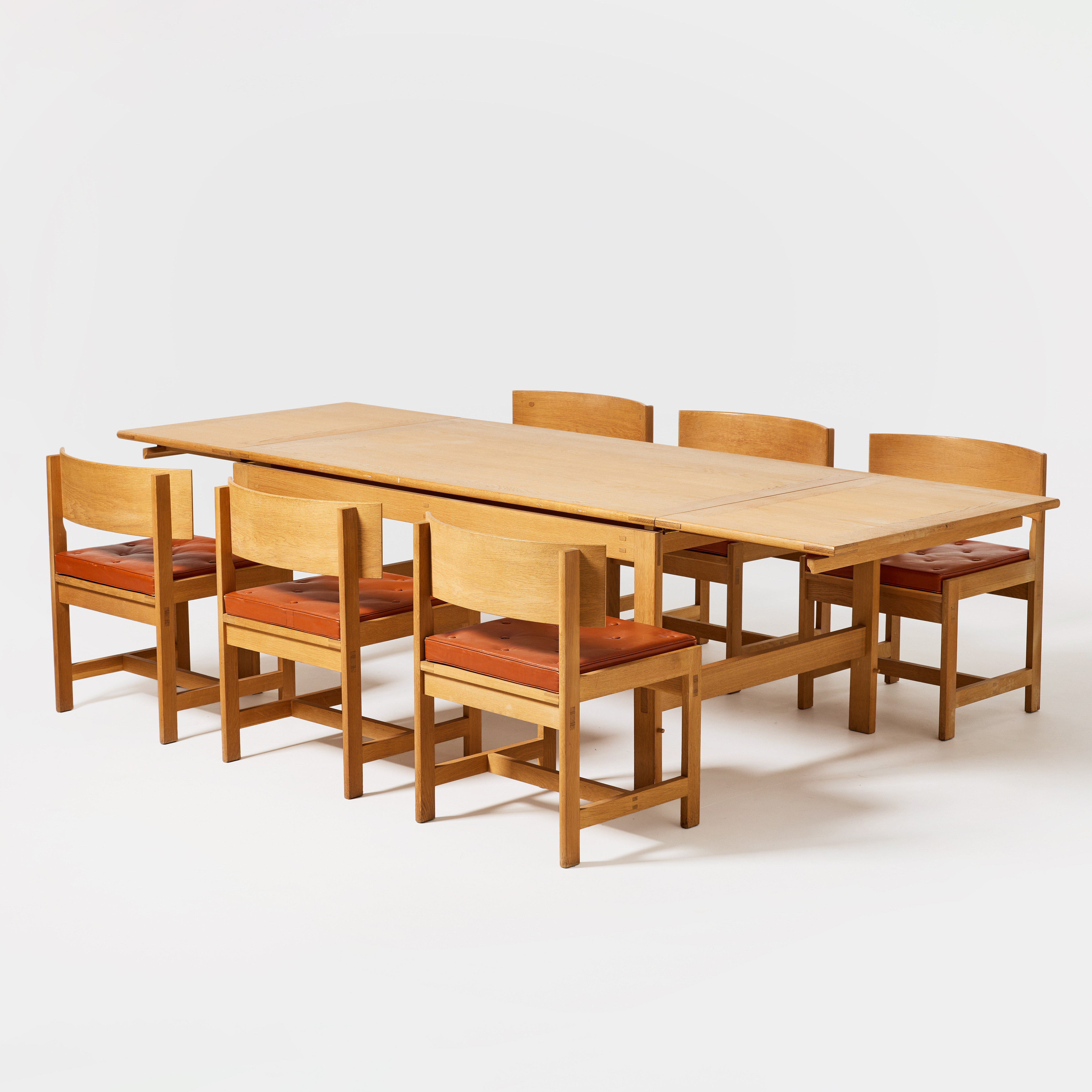 ILSE RIX. Matgrupp, sju delar, Danmark 1960-tal, ek med läderklädda sitsar.