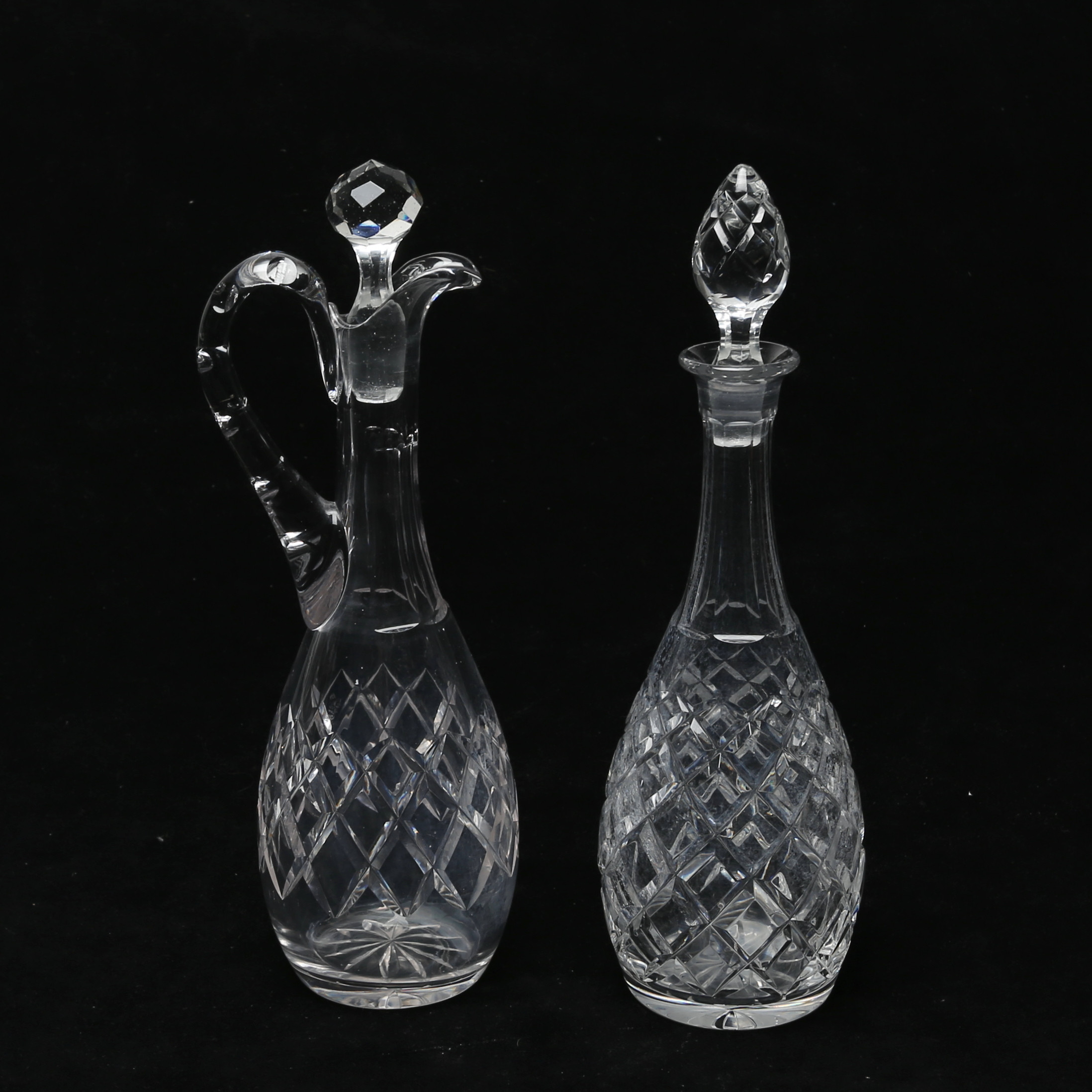 KARAFFER, 2 st, slipad dekor.