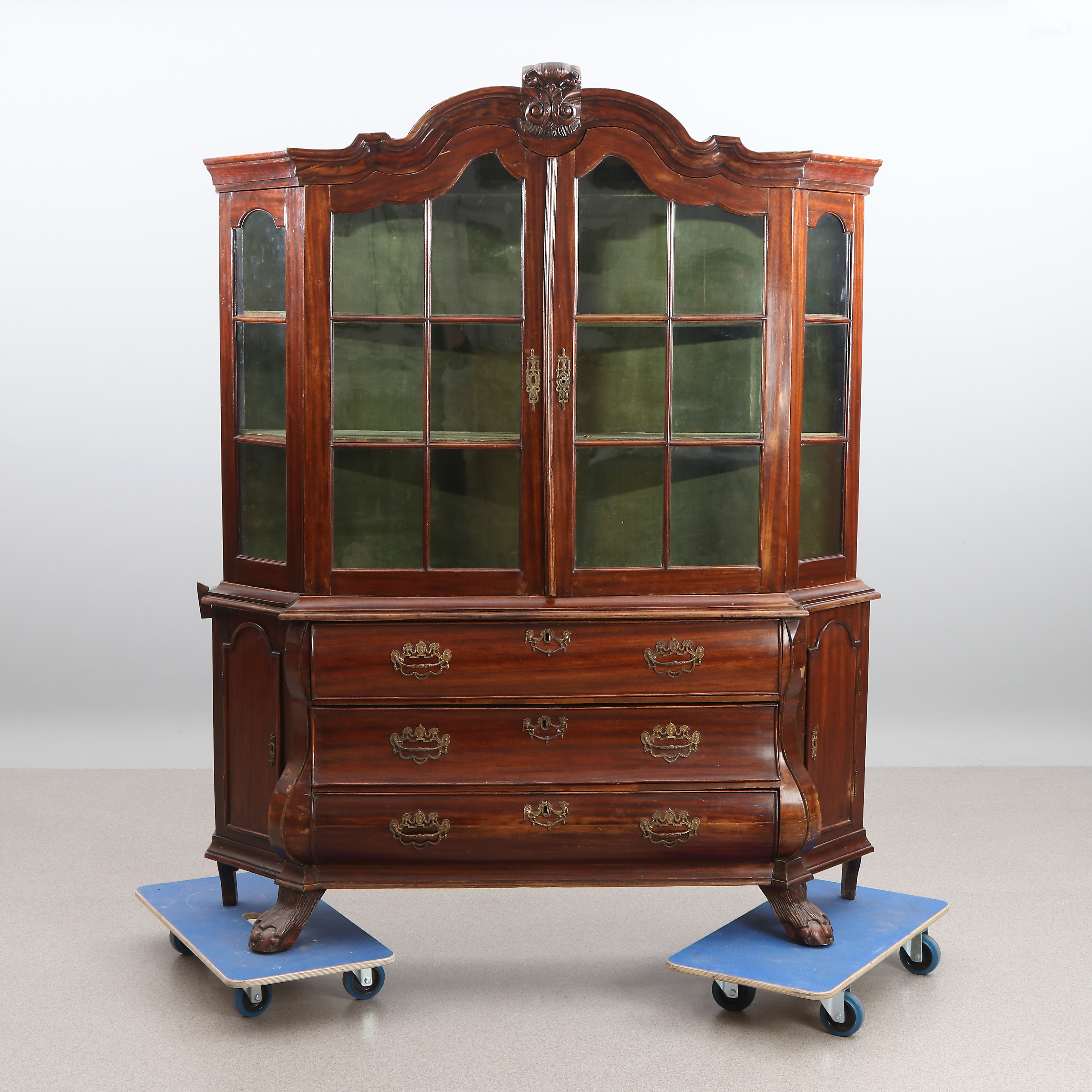 VITRINSKÅP. Mahogny. Holland, 1700-talets mitt.