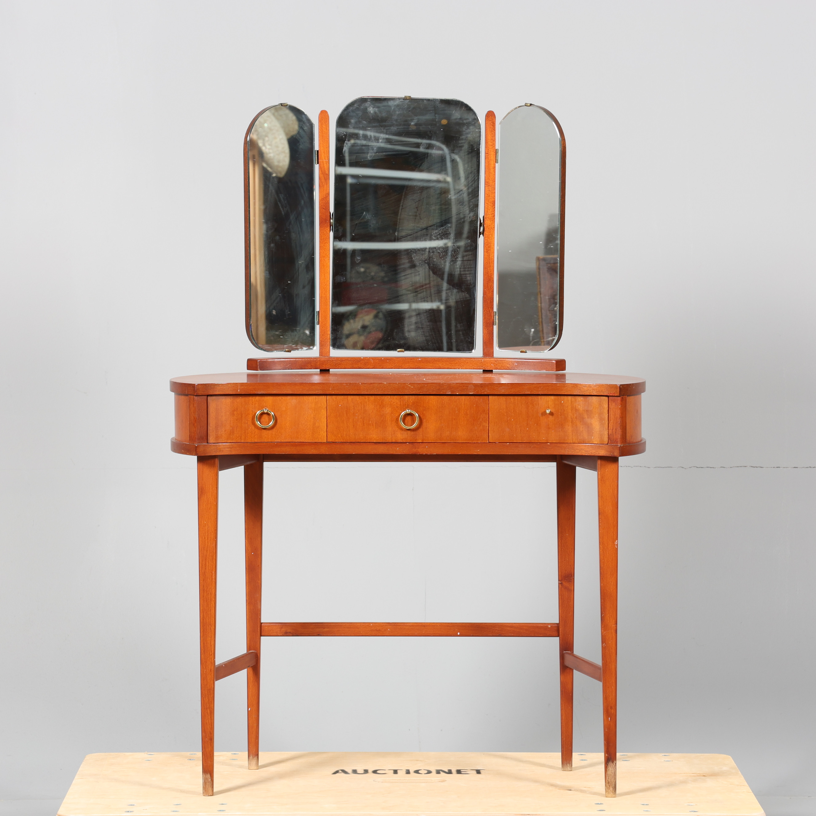 TOALETTBORD, mahogny, 1900-talets andra hälft.