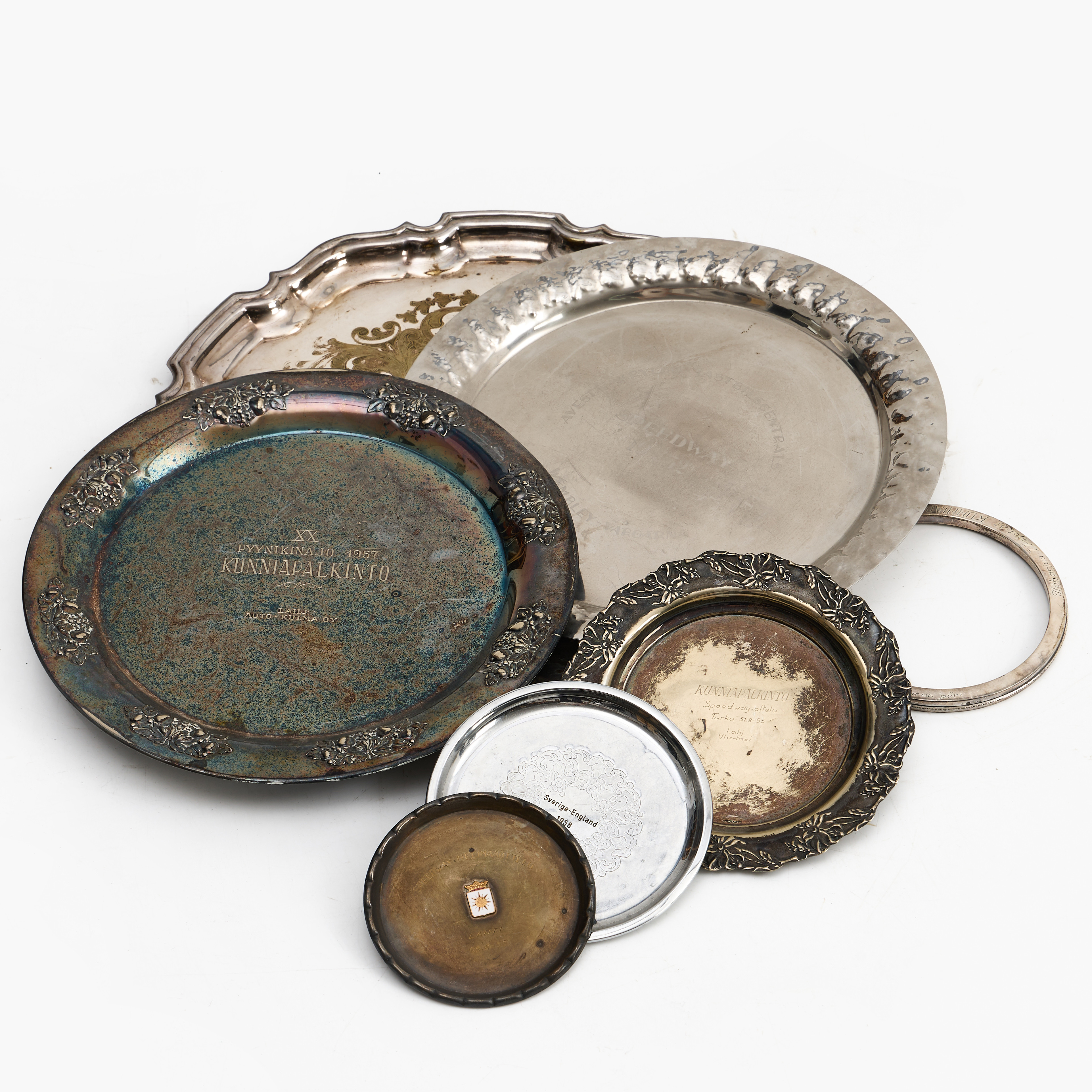 MOTORSPORTMEMORABILIA, 7 delar, "Varg-Olle" Nygrens prissamling, Speedway, prisfat och brickor mm.