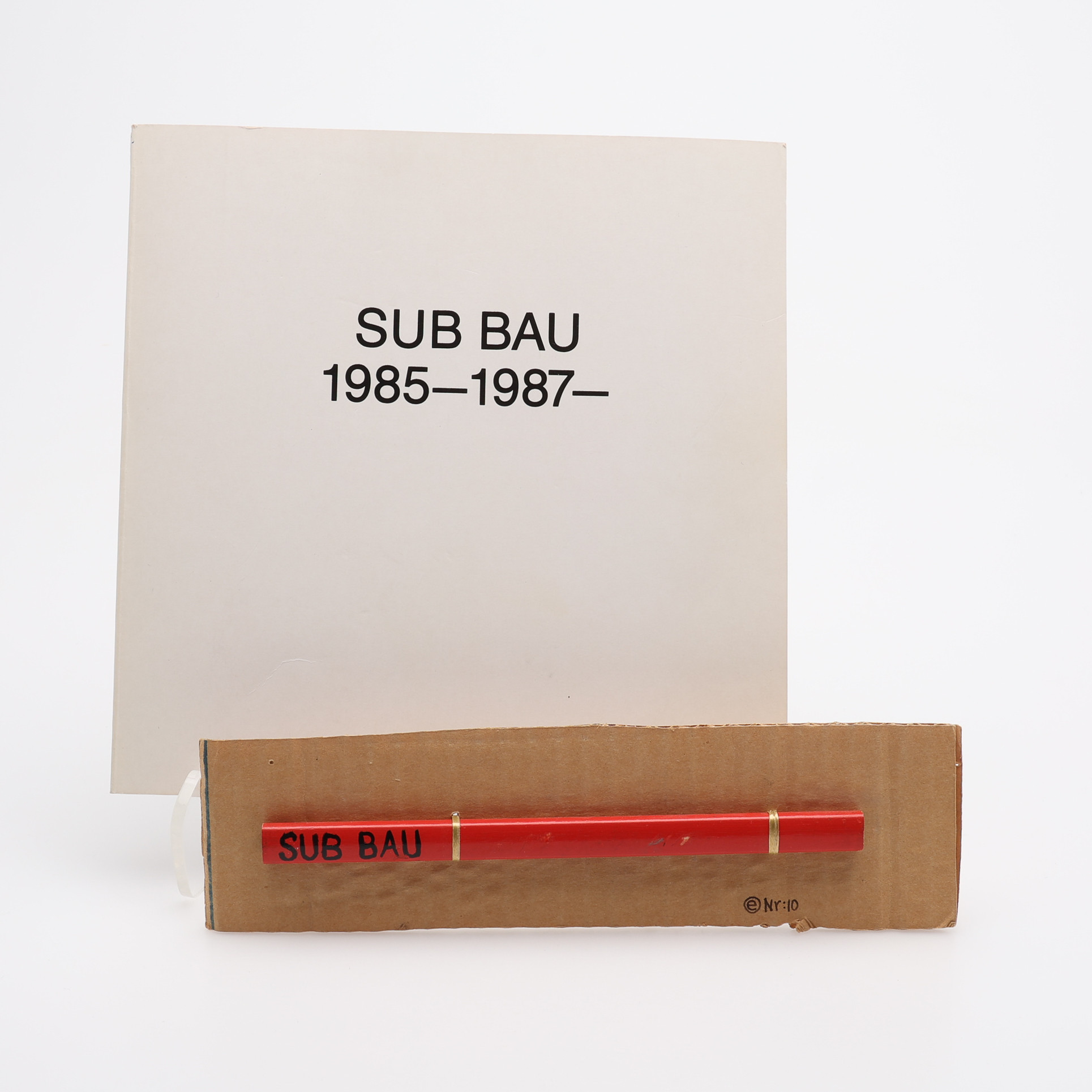 ARTISTS' BOOK/KATALOG, ATELJÉ SUB BAU, GÖTEBORG 1988 INKLUSIVE TIMMERMANSPENNAN (1986) UTGIVEN I 10 EXEMPLAR.