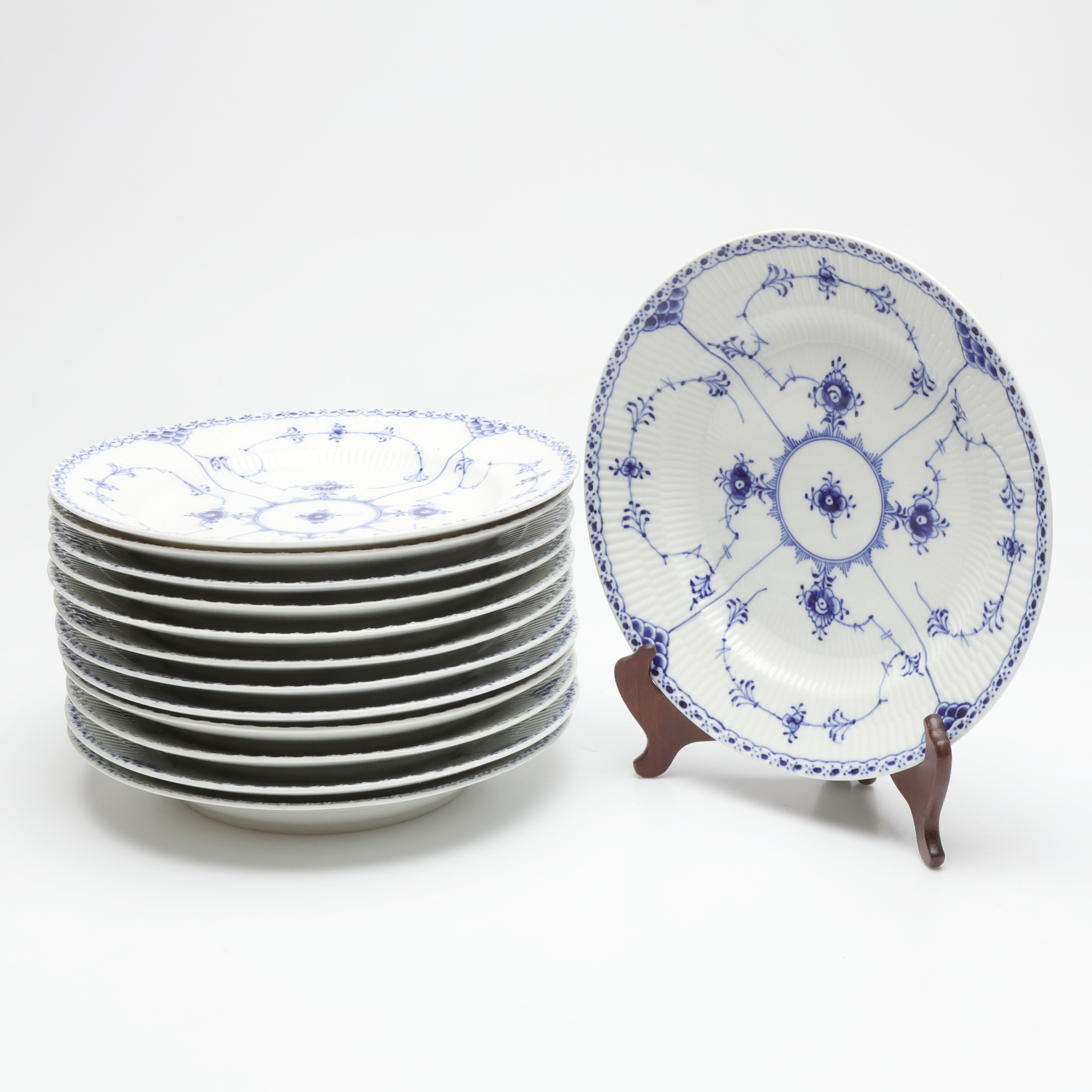 MUSSELMALET, MATTALLRIKAR, 13 ST. Porslin. Royal Copenhagen, nr 1/571.