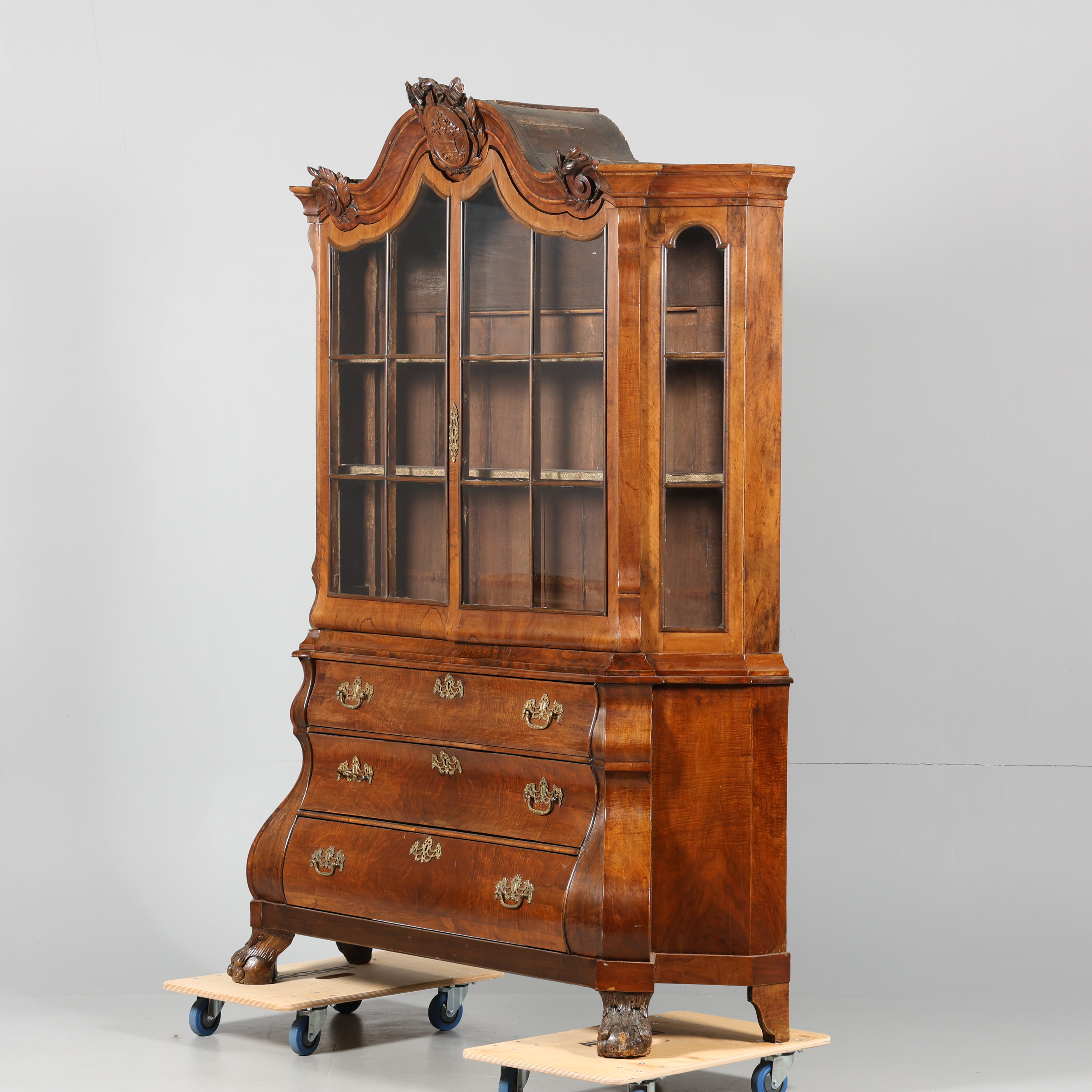 VITRINSKÅP, senbarock, 1700-tal.