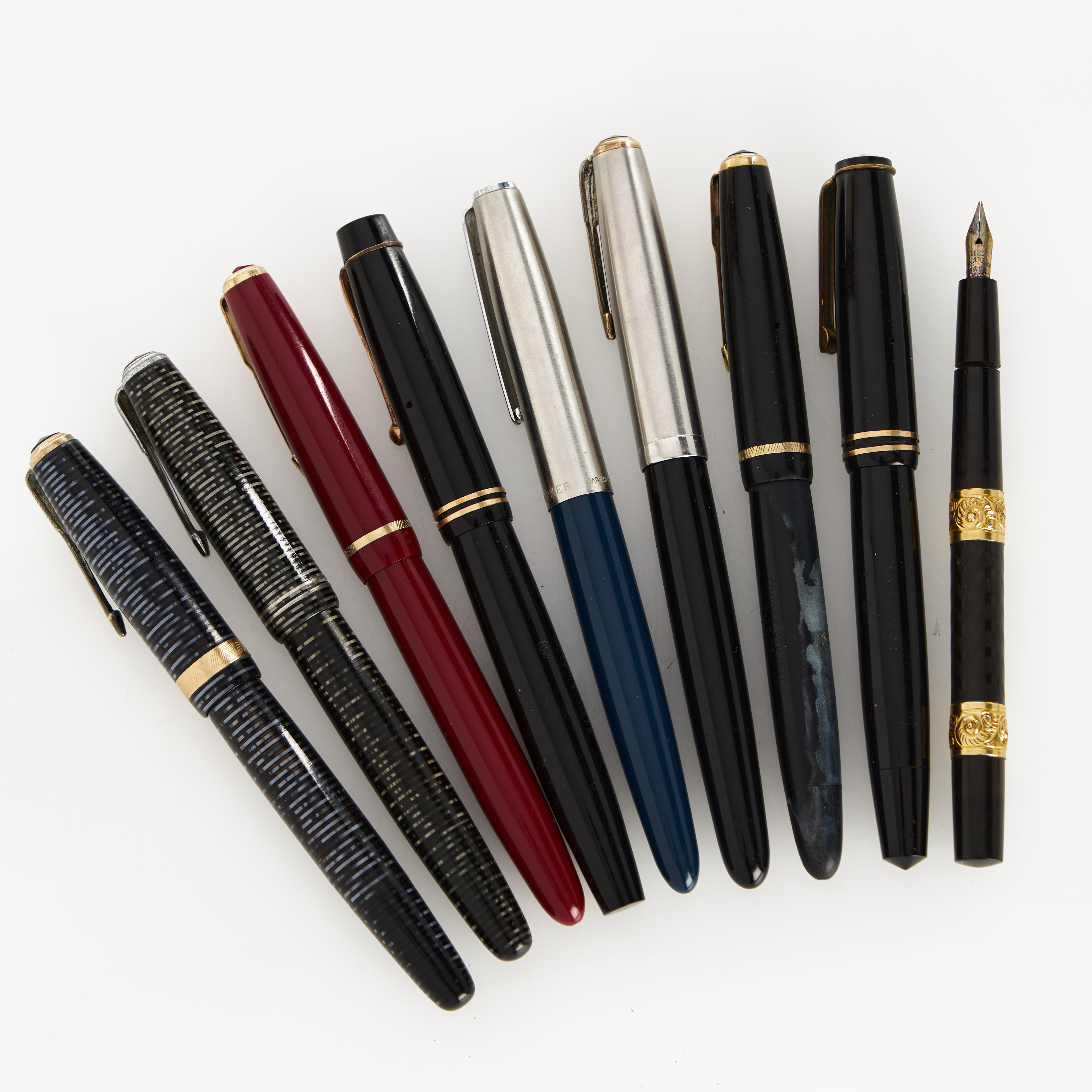PARKER, reservoarpennor, 8+1 st, 2 med guldstift, blandade åldrar under 1900-tal.