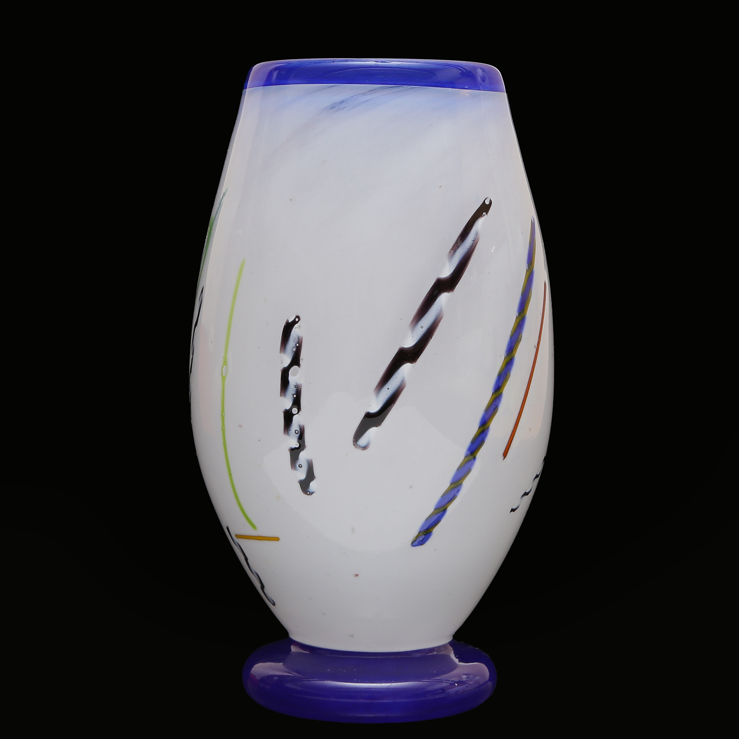 VAS, KONSTGLAS, SIGNERAD ORREFORS GSK -97 ÅKE MATZZON.