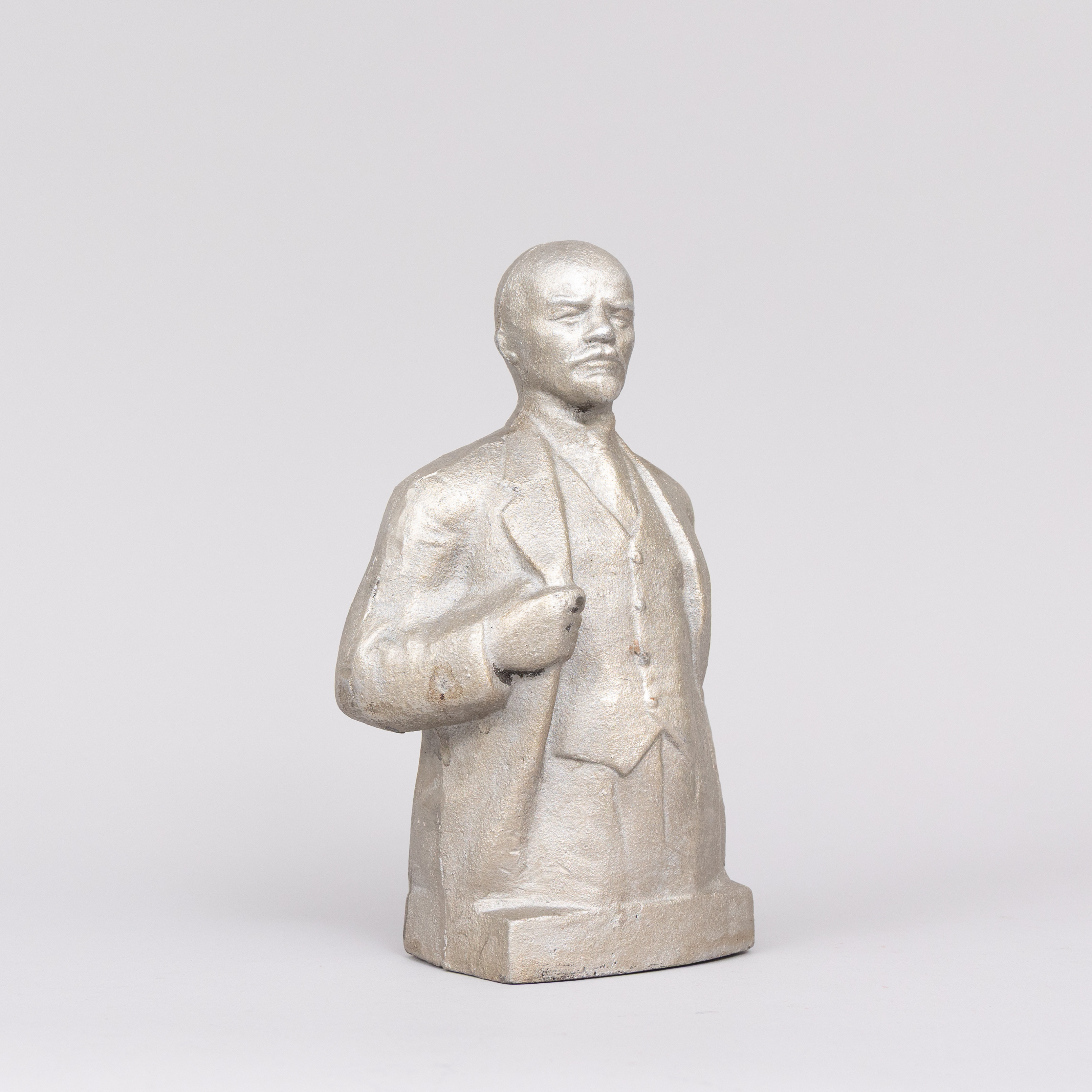 BYST, bemålat järn, Lenin, otydlig signatur.