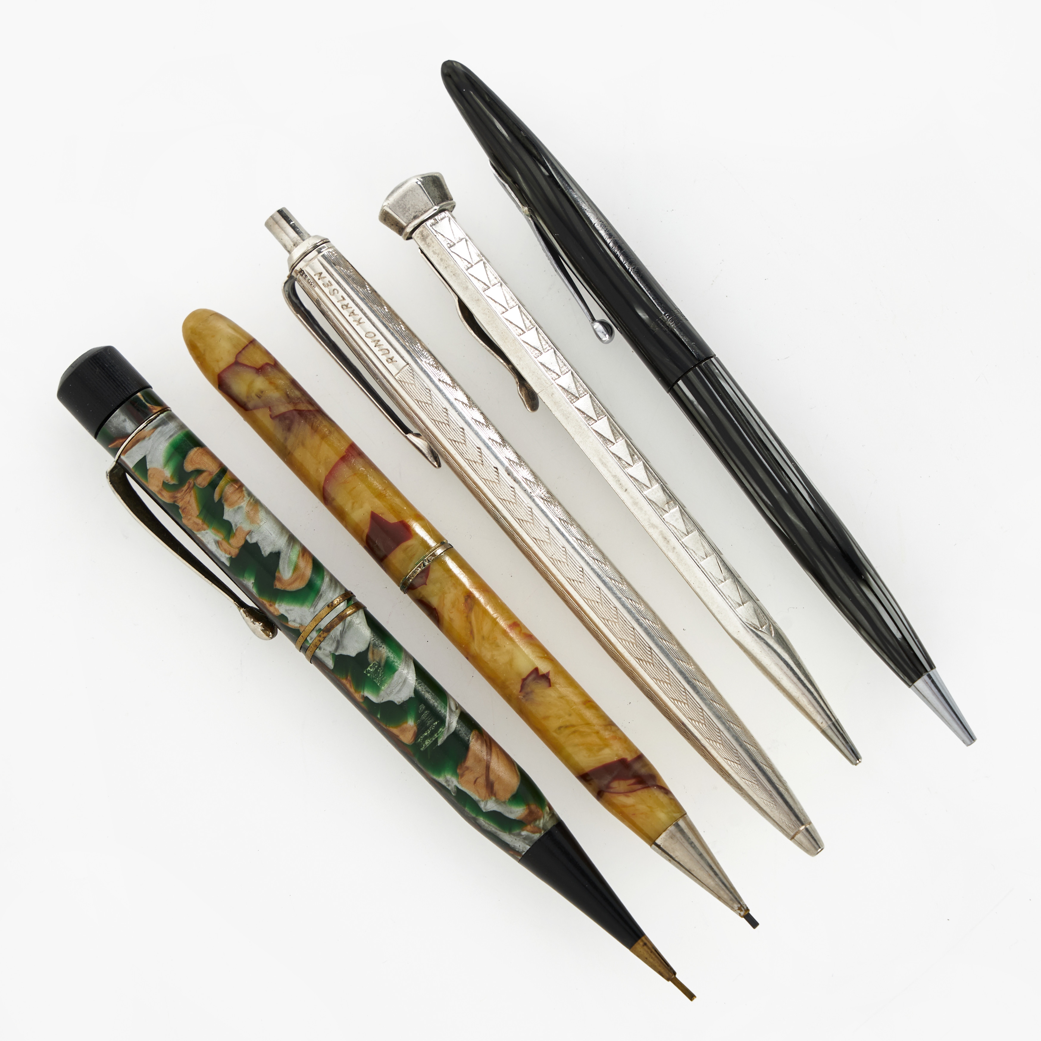 BLYERTSPENNOR och KULSPETSPENNA, 5 st, två i silver, varierande ålder (1900-tal).
