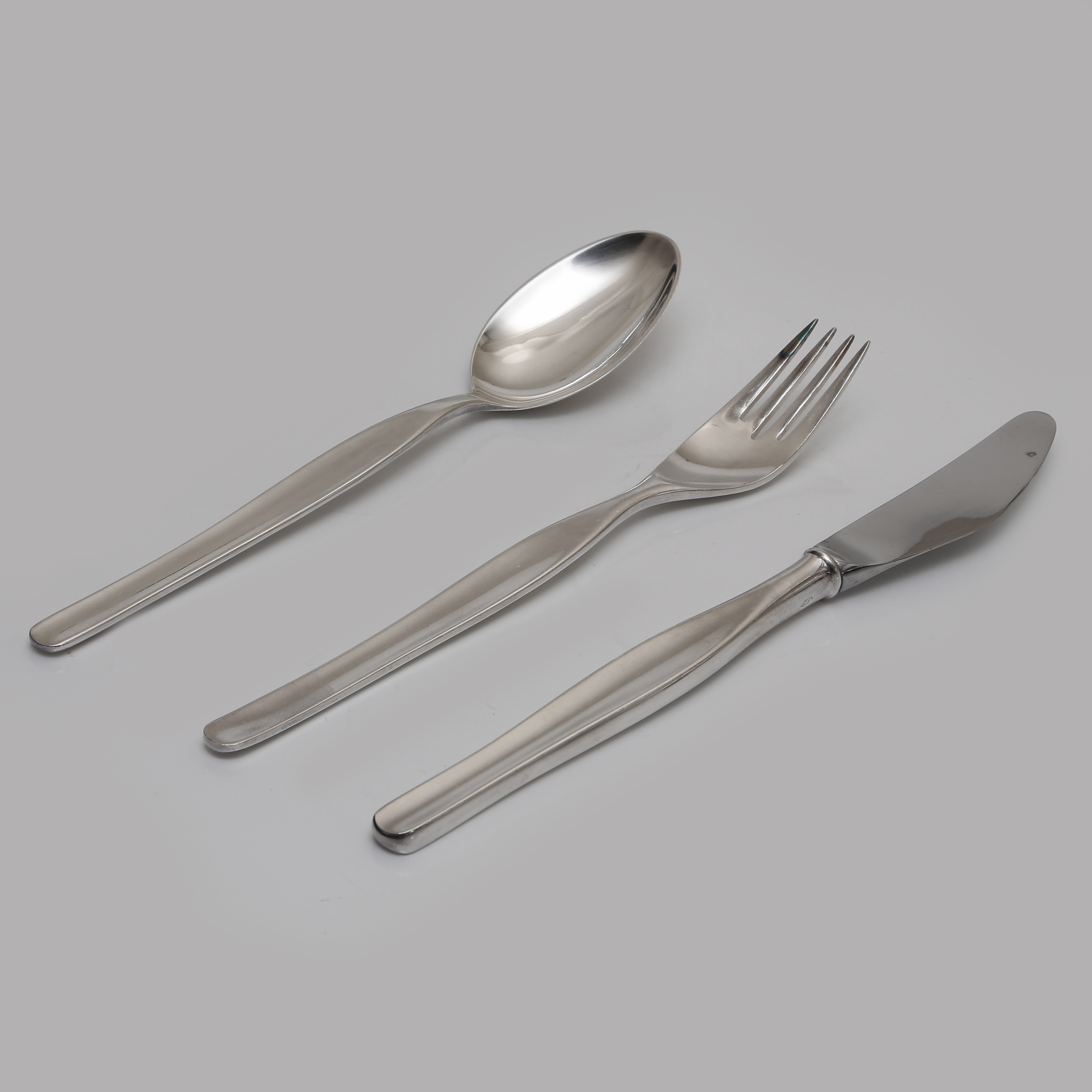 TAPIO WIRKKALA. 12 GAFFLAR, 12 KNIVAR, 12 SKEDAR "TAPIO" NYSILVER, HOPEAKESKUS OY, FINLAND.
