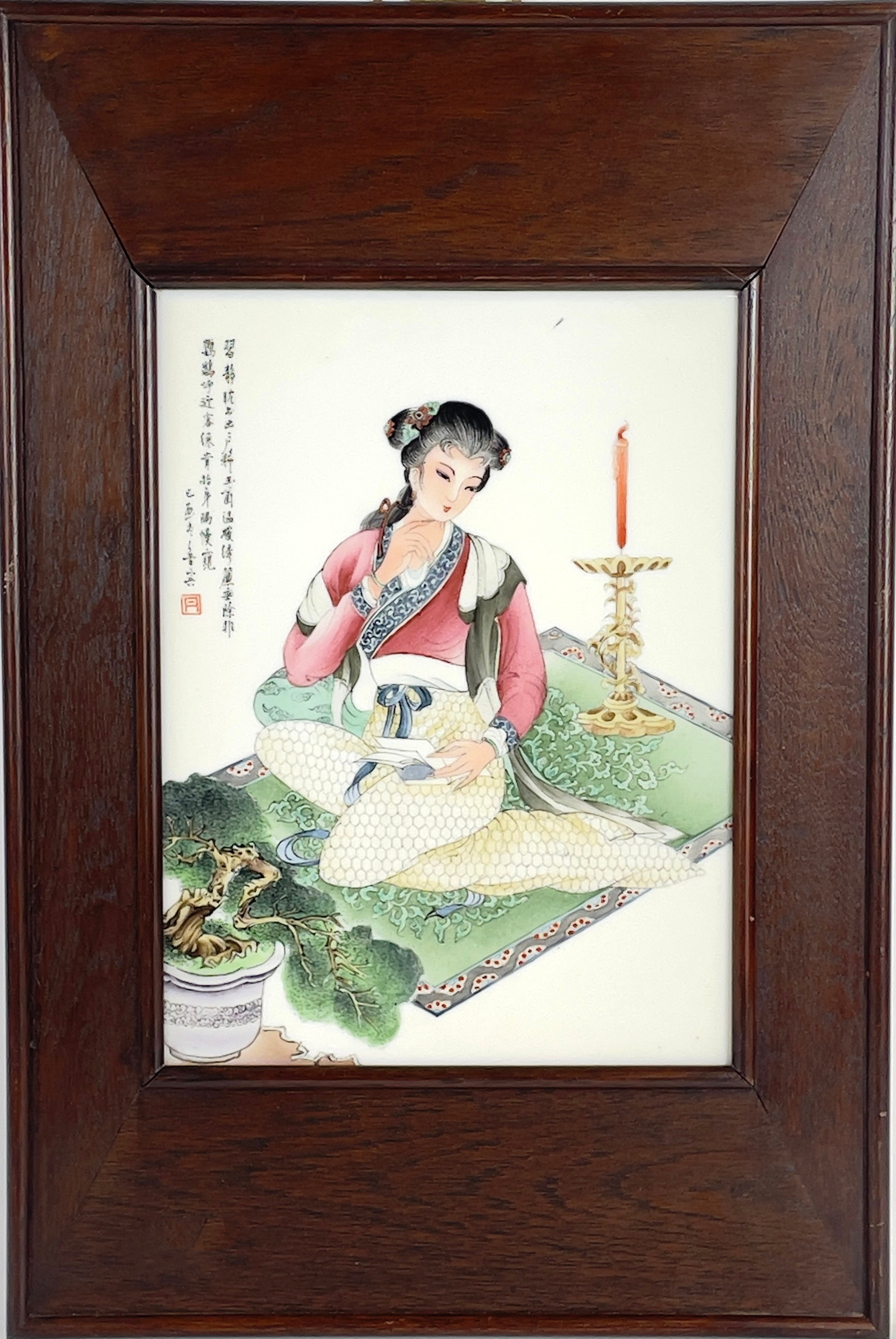 VÄGGPLAKETT. Porslin, Good Friends Pottery Arts Studio, Singapore.