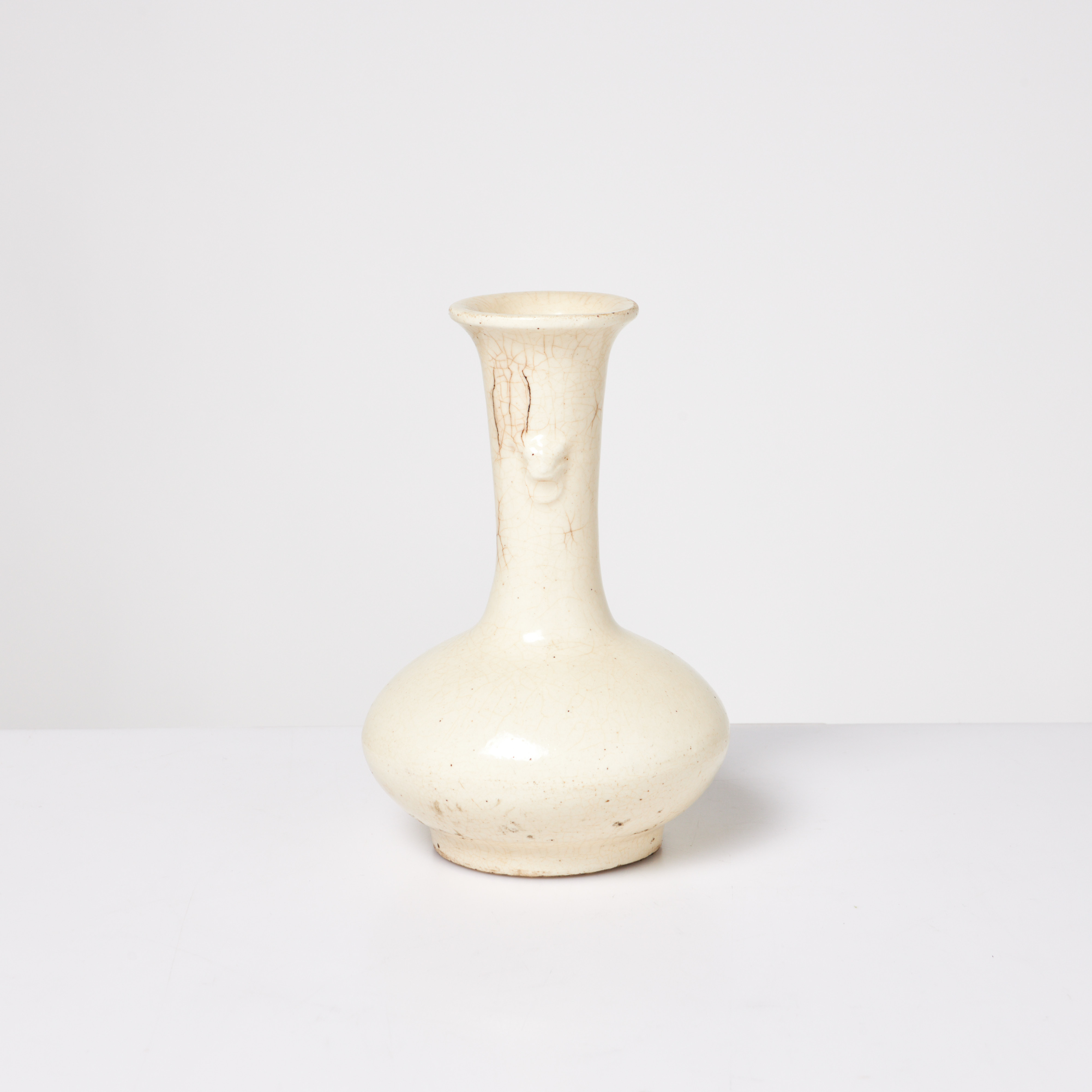 VAS. Kina, Ming, glaserat stengods.