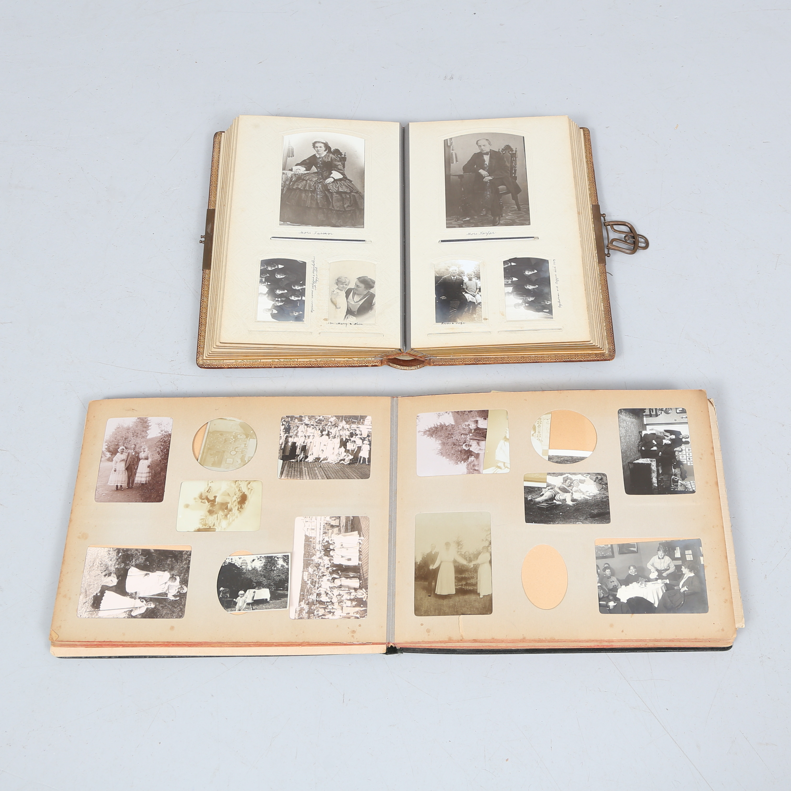 ALBUM, 2 st, med fotografier. tidigt 1900-tal.
