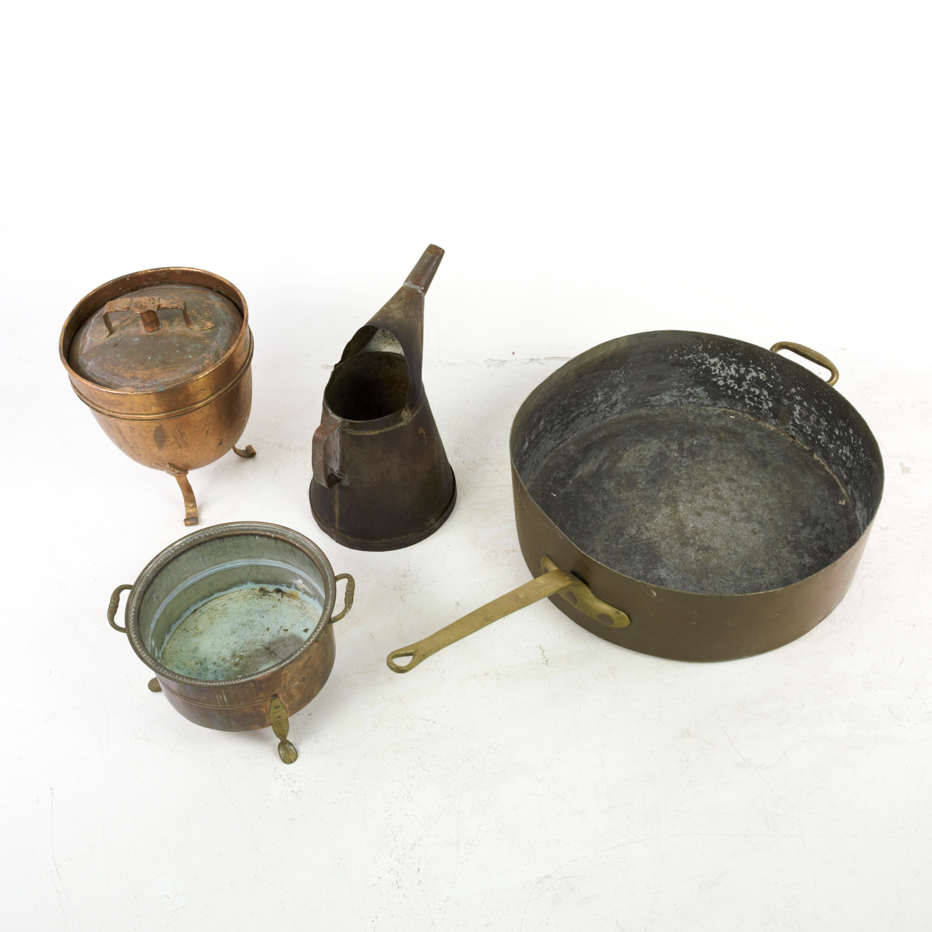 KOPPARPANNA, GRYTA, ALADÅBFORM och OLJEKANNA, 4 delar, 1900-tal.