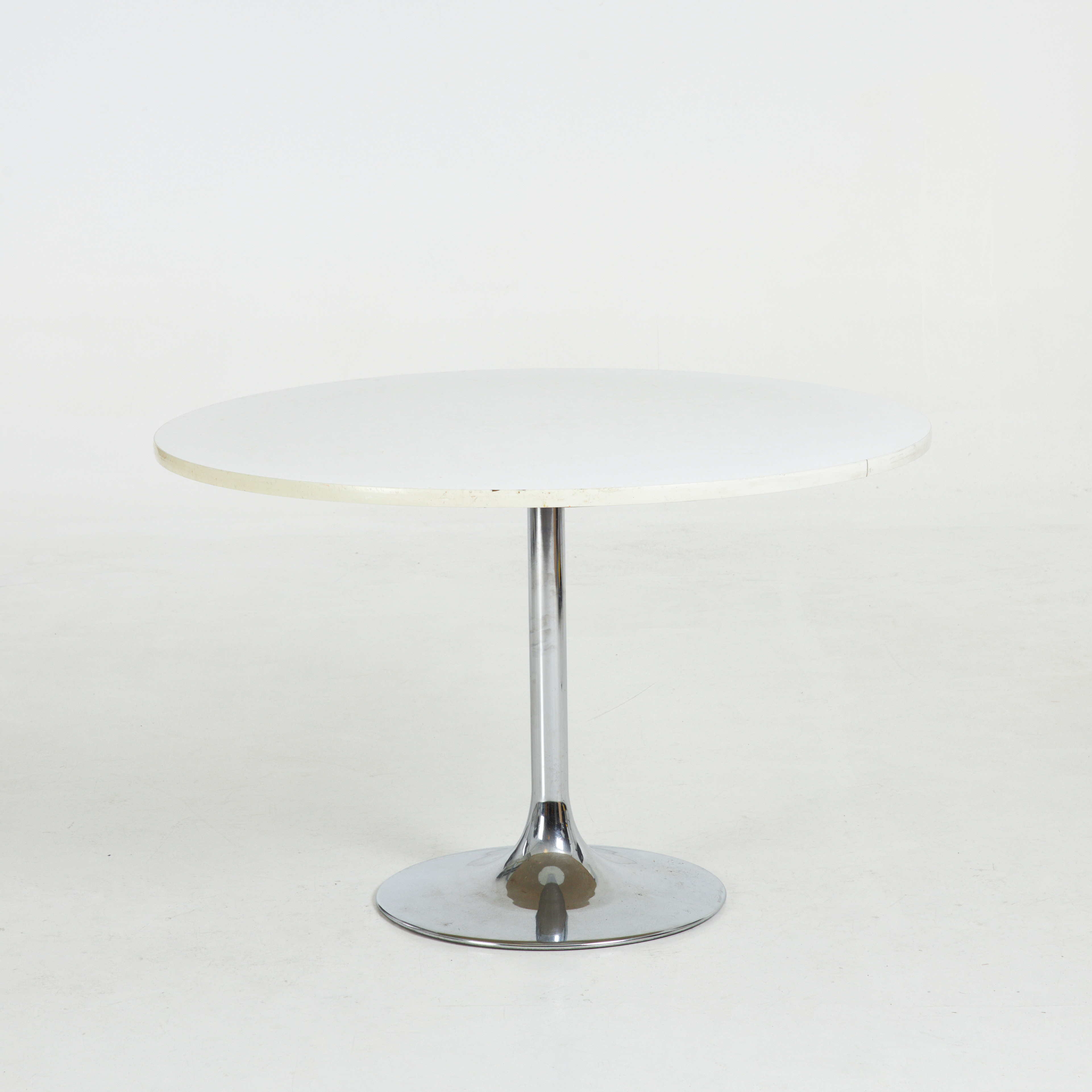 BORD, ca 1960-tal, mdf med laminat, trumpetformat underede.