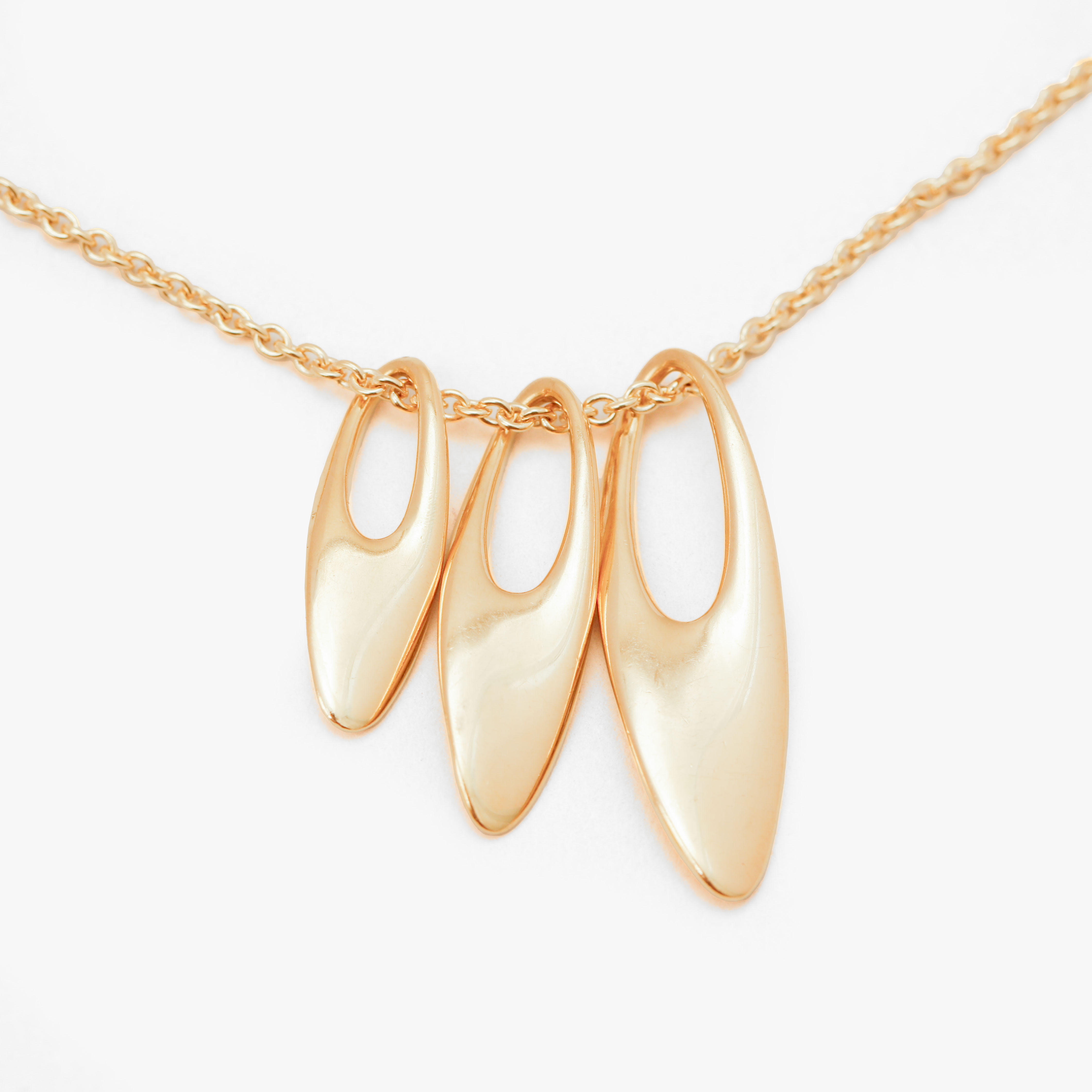 REGITZE OVERGAARD. Halskedja med 3 hängen, "Zephyr", 18k guld, Georg Jensen, Danmark.