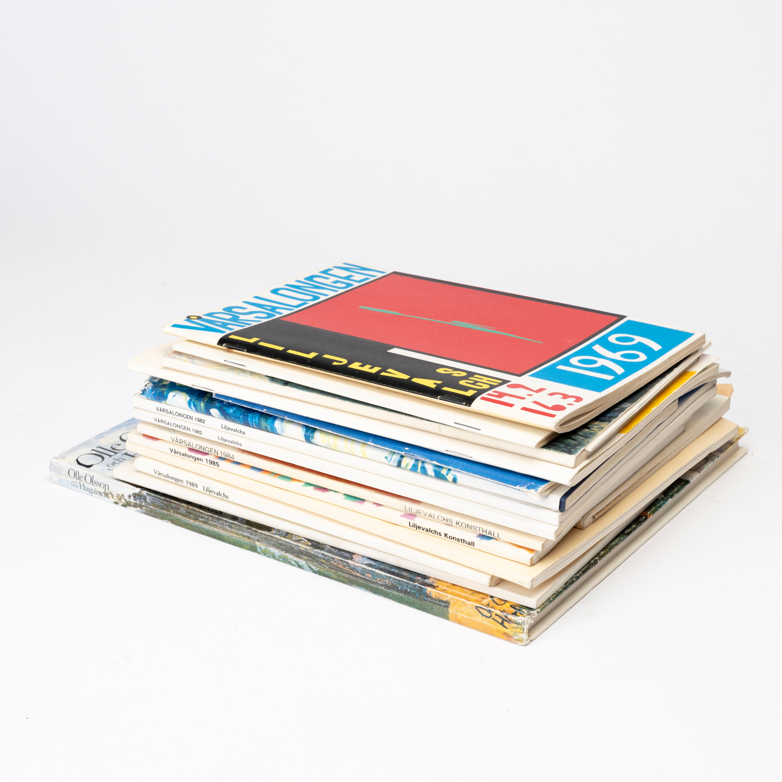 KONSTBÖCKER och KONSTKATALOGER, 16 st, bla signerad bok om Olle Olsson och hans Hagalund av Eric Wennerholm.