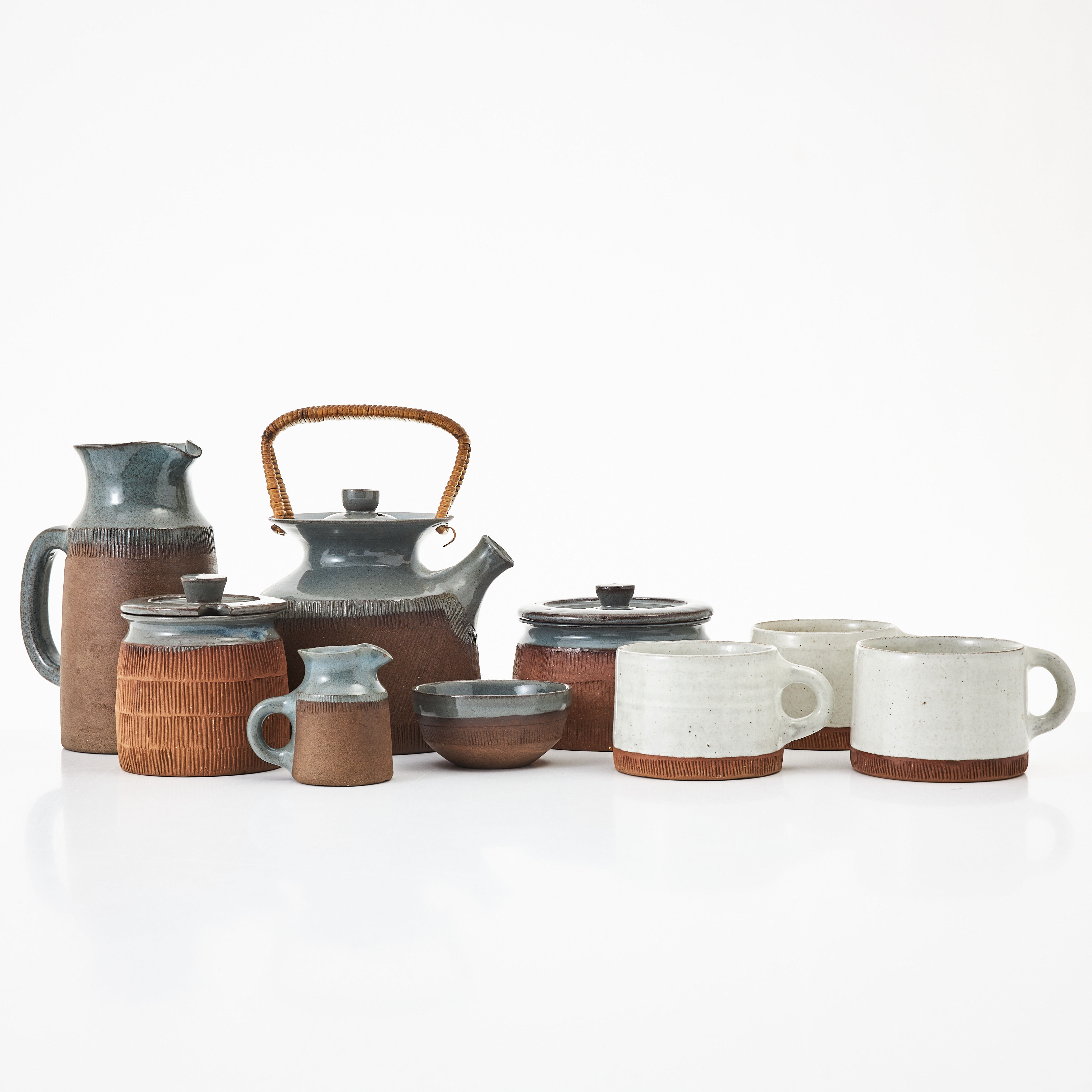 SIGNE PERSSON-MELIN. Teservis, 9 delar, stengods, delvis glaserad, ristad dekor, stämpelmärkt.