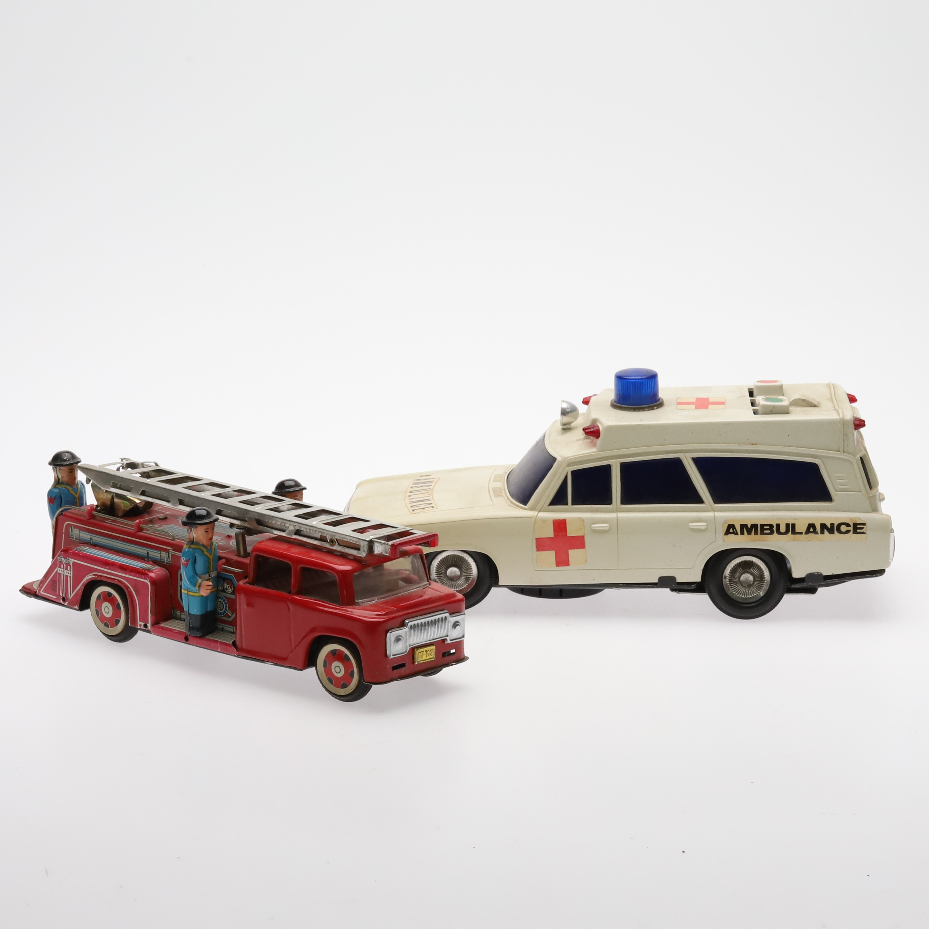 RÄDDNINGSBILAR, 2 st Plåt, plast.