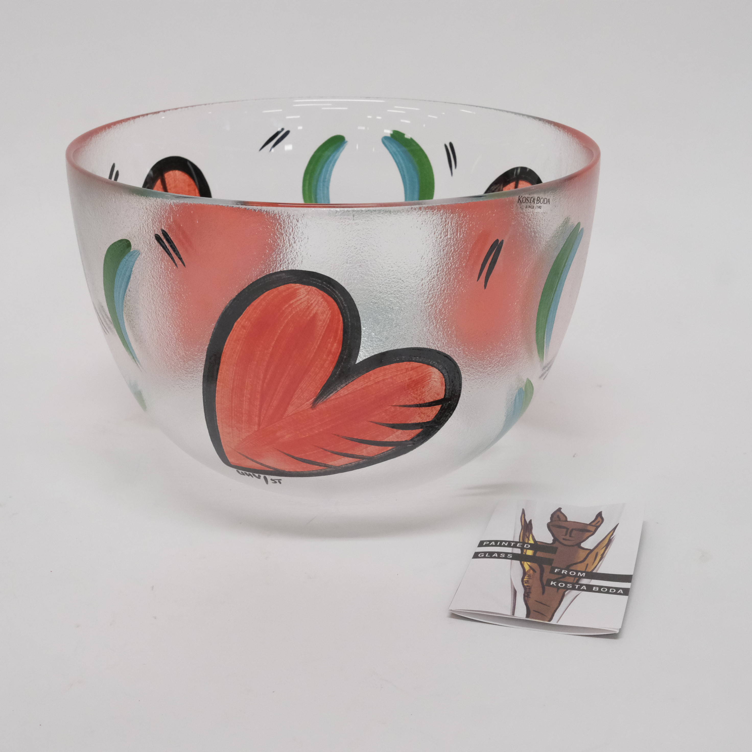 ULRICA HYDMAN-VALLIEN. SKÅL, "HEART" I KARTONG, KOSTA BODA.