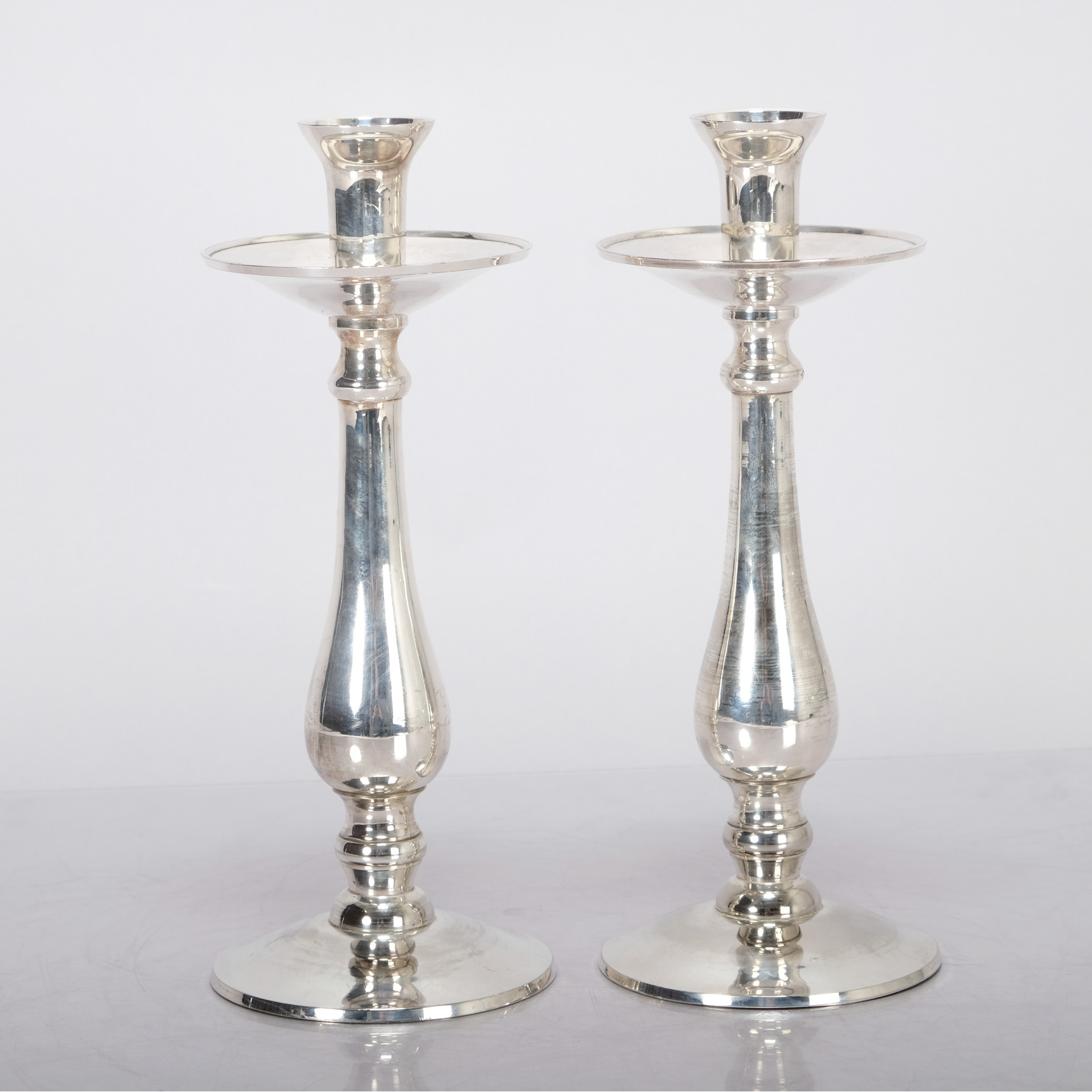 Ett par ljusstakar, Pläterad metall 1900-tal (2st).