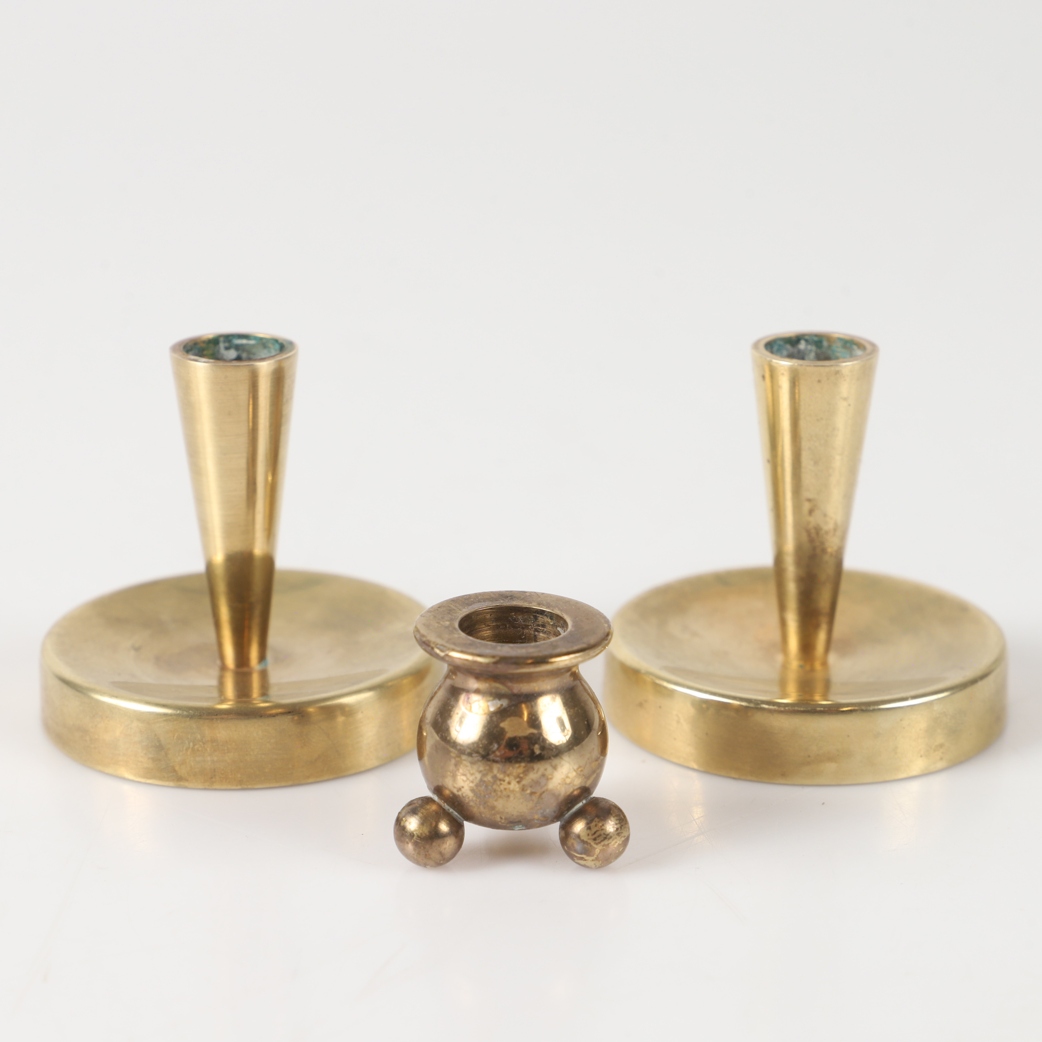 LJUSSTAKAR, 3 stycken, miniatyrmodell, mässing, 1900-tal.