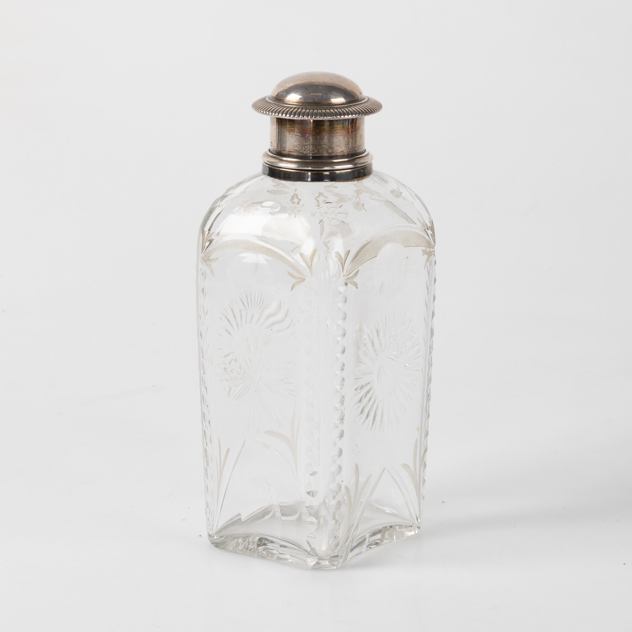 TEFLASKA, med silvermontage stämplade Gustave Martin, Paris, 1900-talets första del.