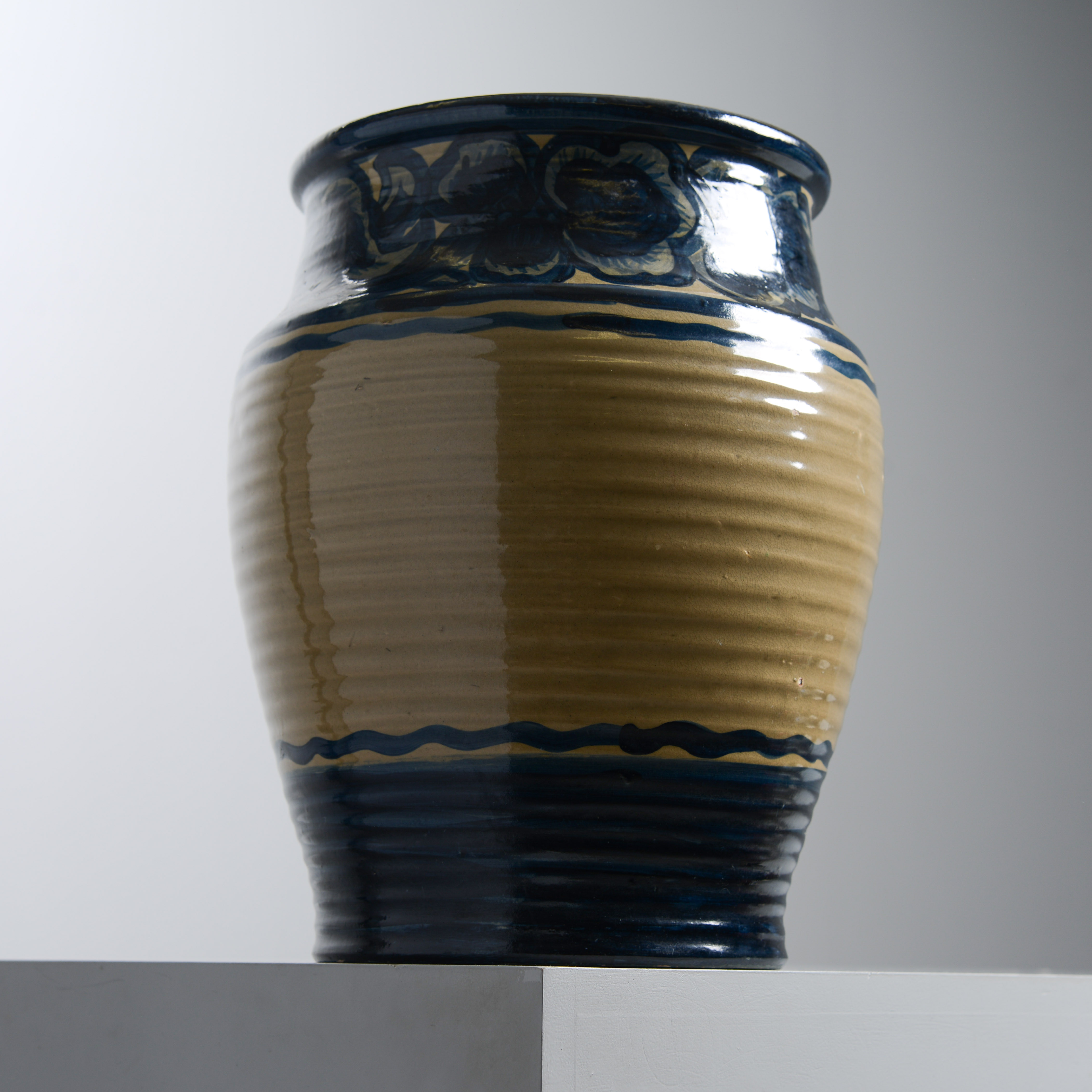 GABRIEL BURMEISTER. Golvvas, unikat, Upsala-Ekeby, signerad samt daterad 1921.