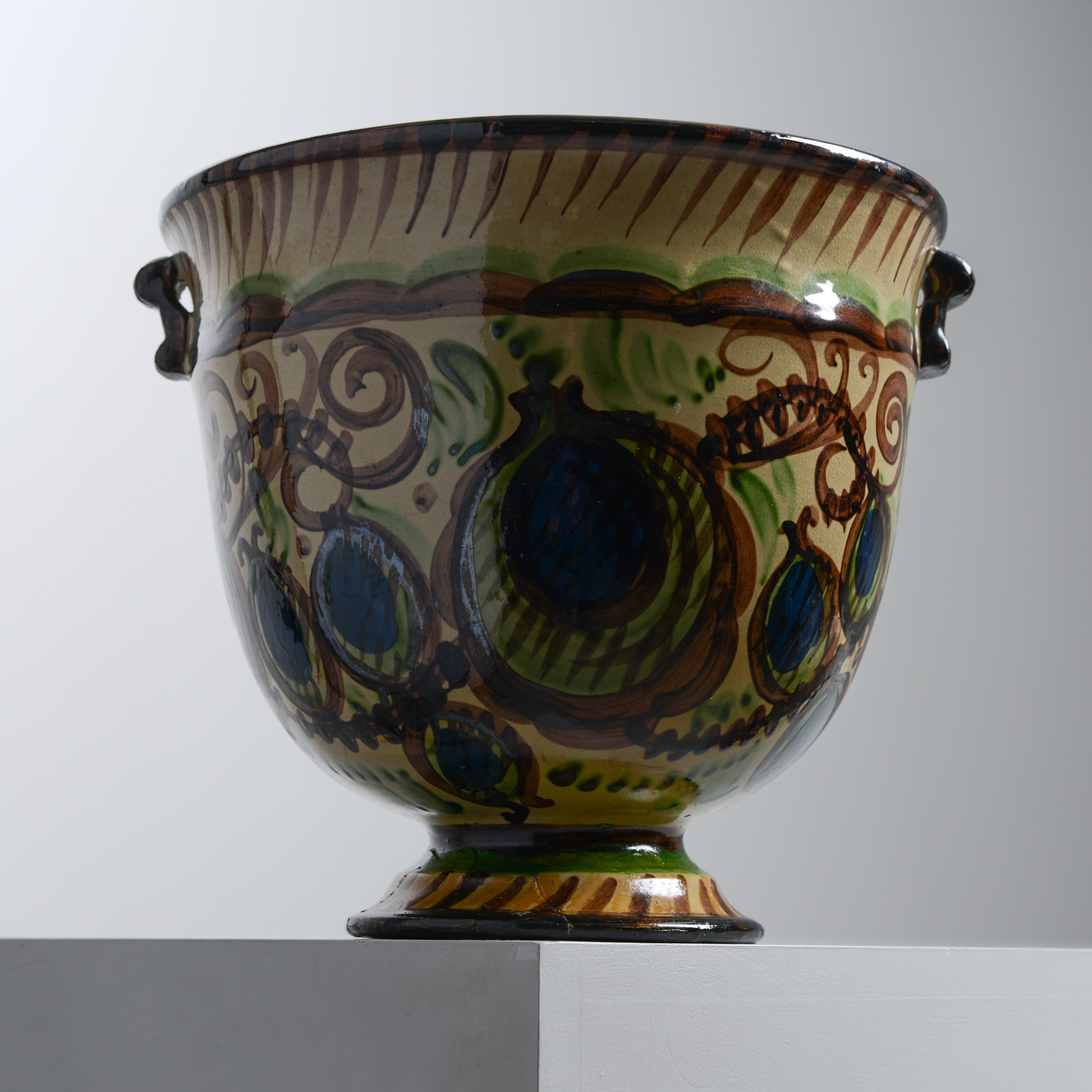 GABRIEL BURMEISTER. Blomsterurna, modell 5080/3, Gabriel-Faience, Upsala-Ekeby, 1921-22.