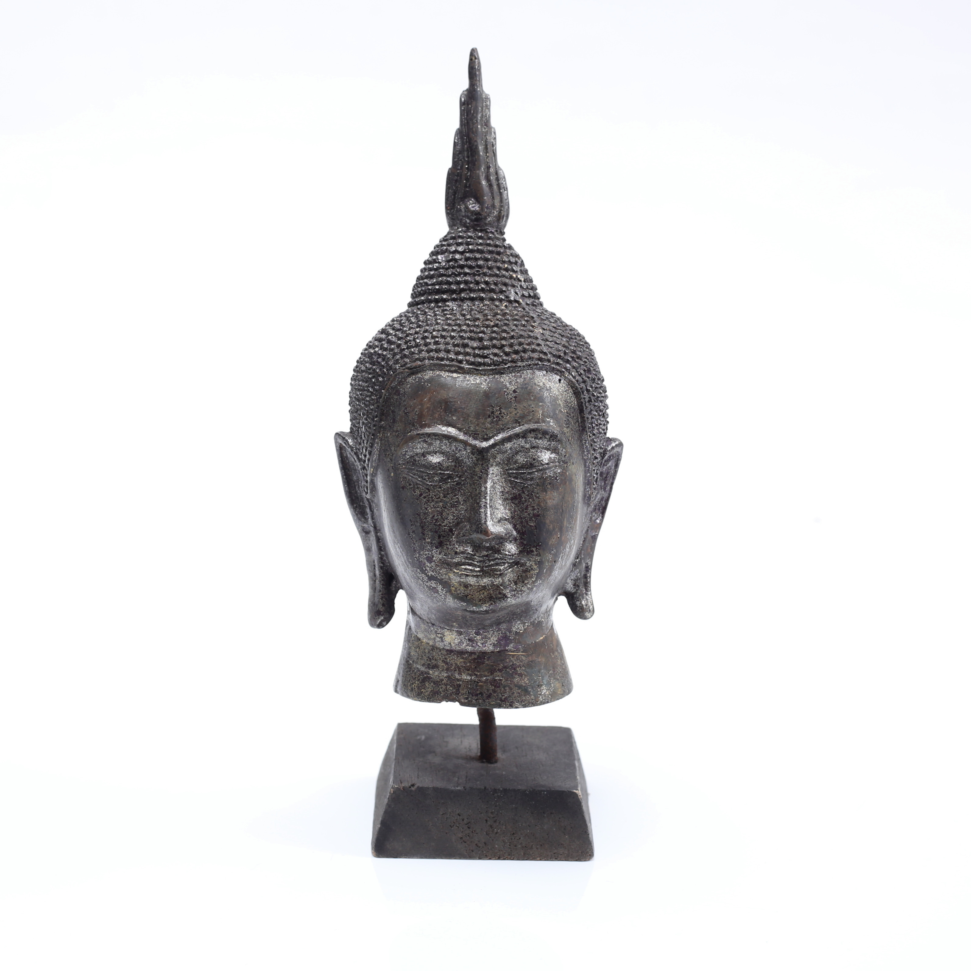 SKULPTUR, Buddha, patinerad metall, på träsockel.