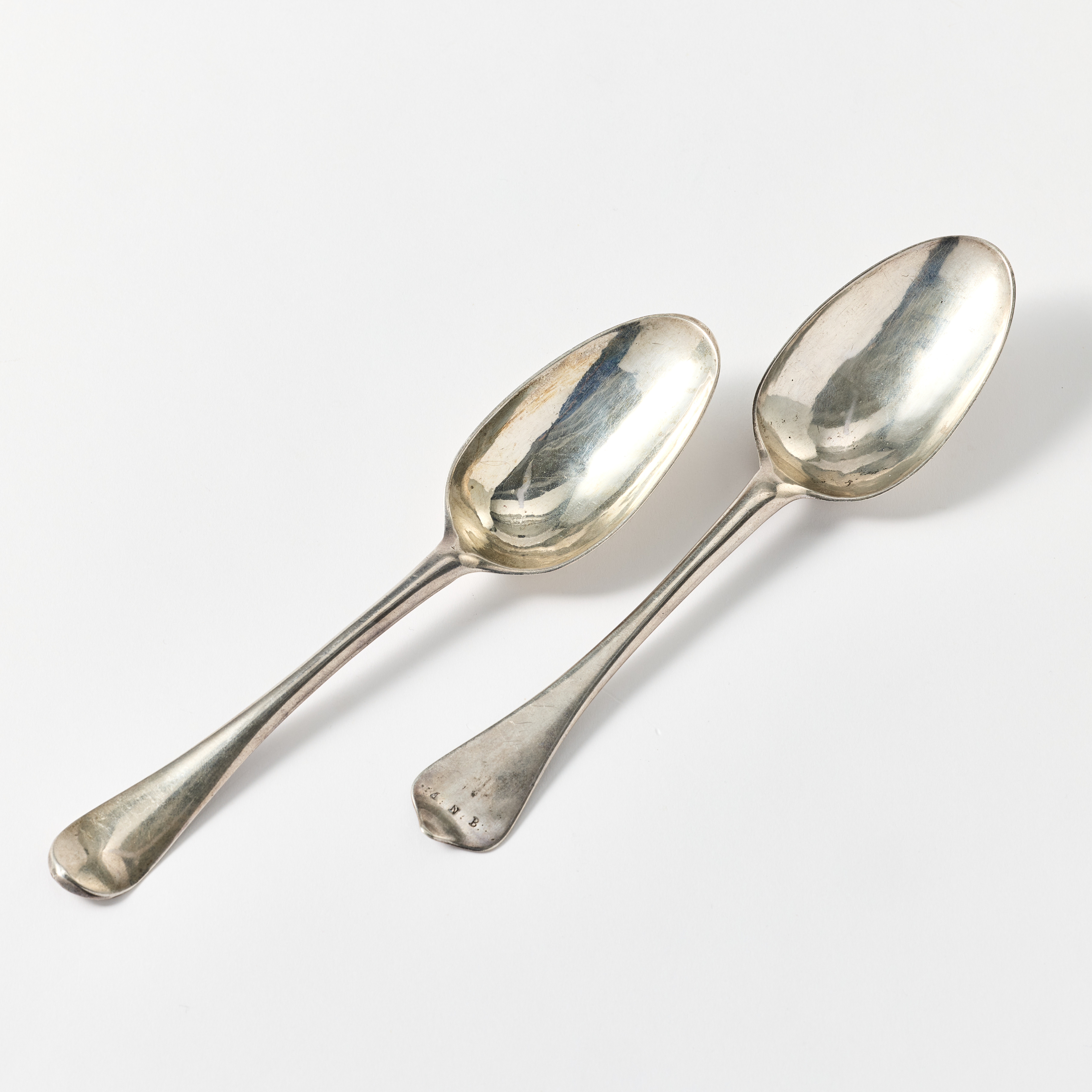 PETTER BERNEGAU OCH SAMUEL SCHMIDT. Skedar, två stycken, silver, Stockholm 1719 och 1723.