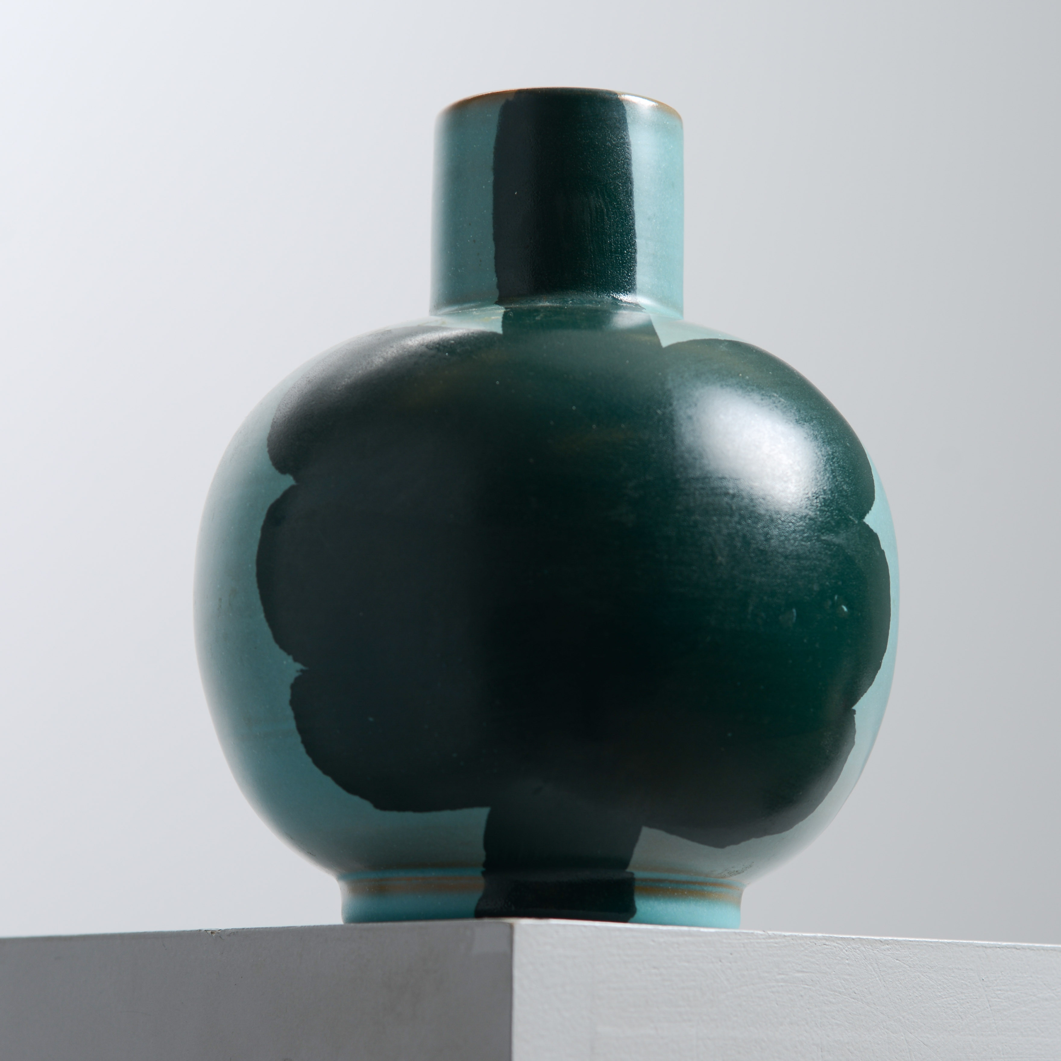 EVA FAHLCRANTZ. "Puff", vas, modell 0125, Upsala-Ekeby, 1970.