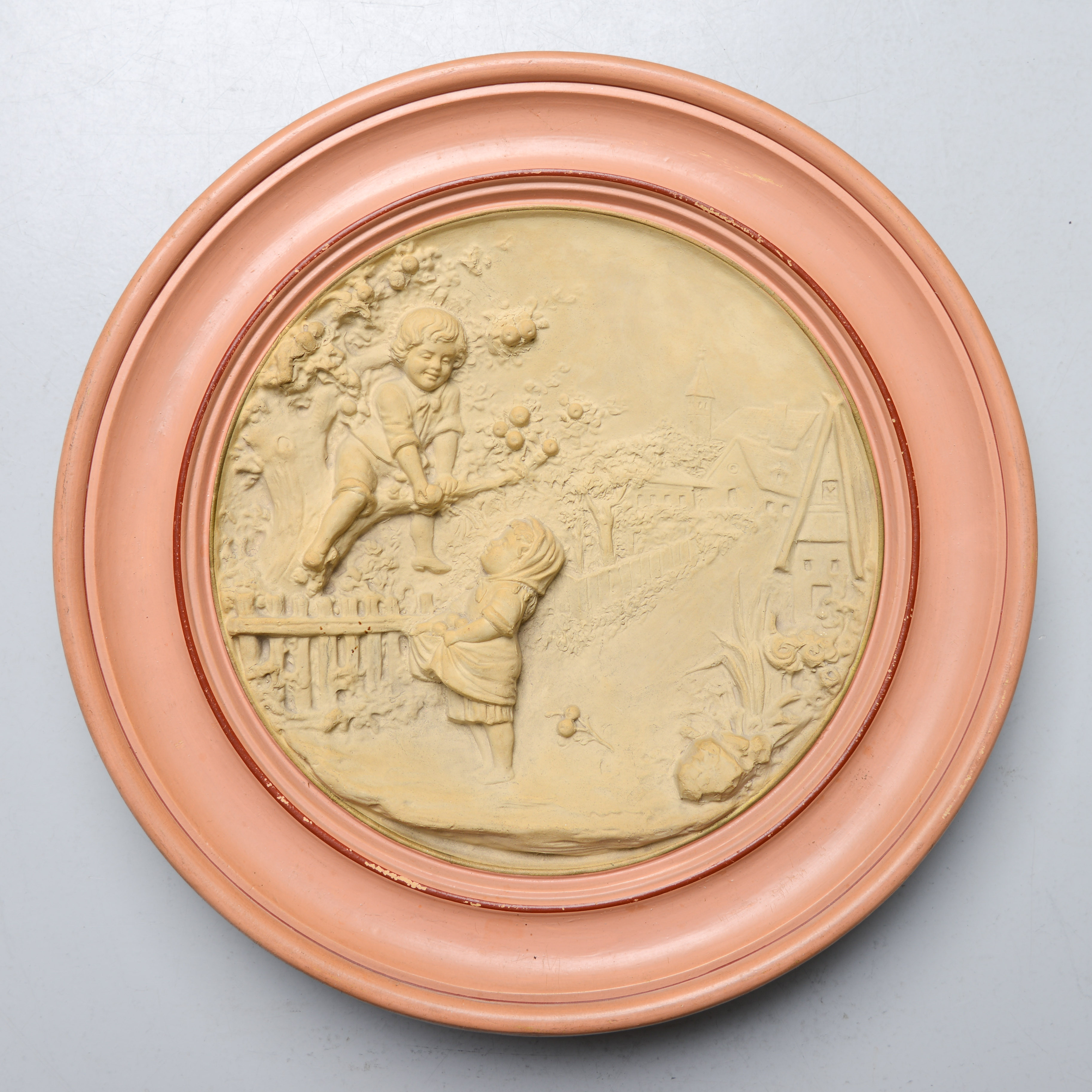 VÄGGPLAKETT, "Äppelskörd", modell 60, Upsala-Ekeby, 1890-tal.