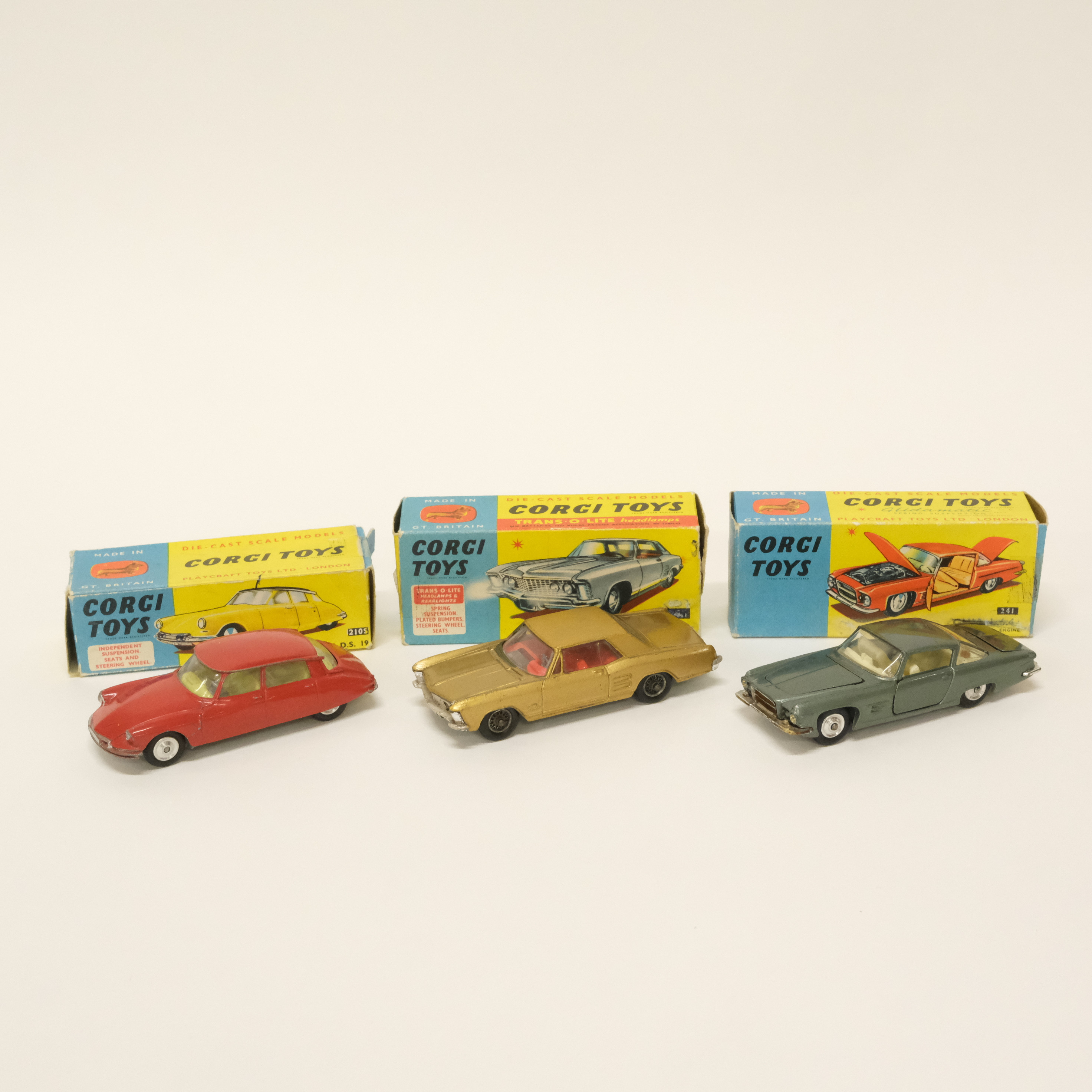 CORGI TOYS. TRE MODELLBILAR. ENGLAND.