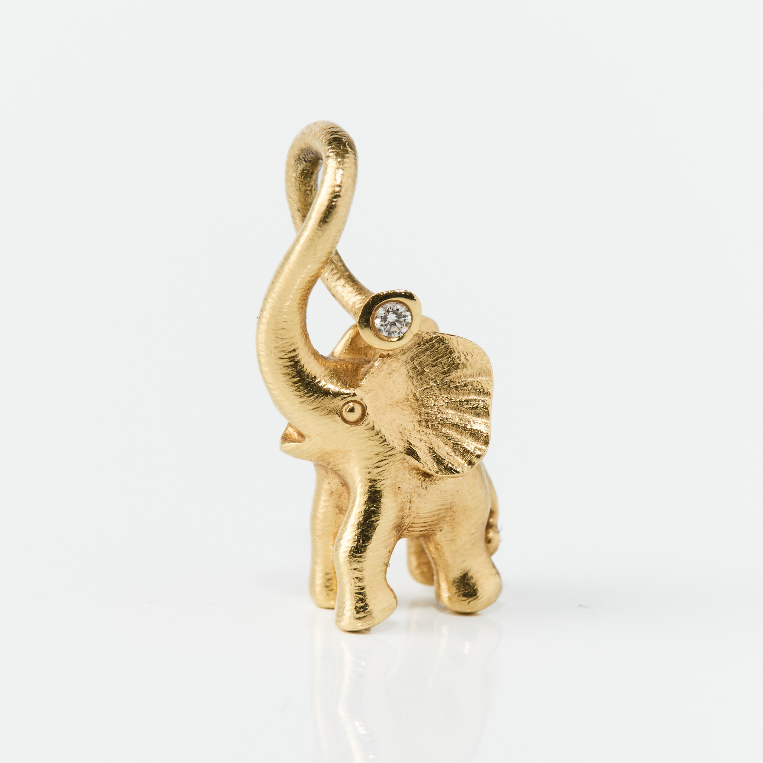 OLE LYNGGAARD. Hänge, "Elephant Small", 18K guld och en diamant, ca 0,01 ct.