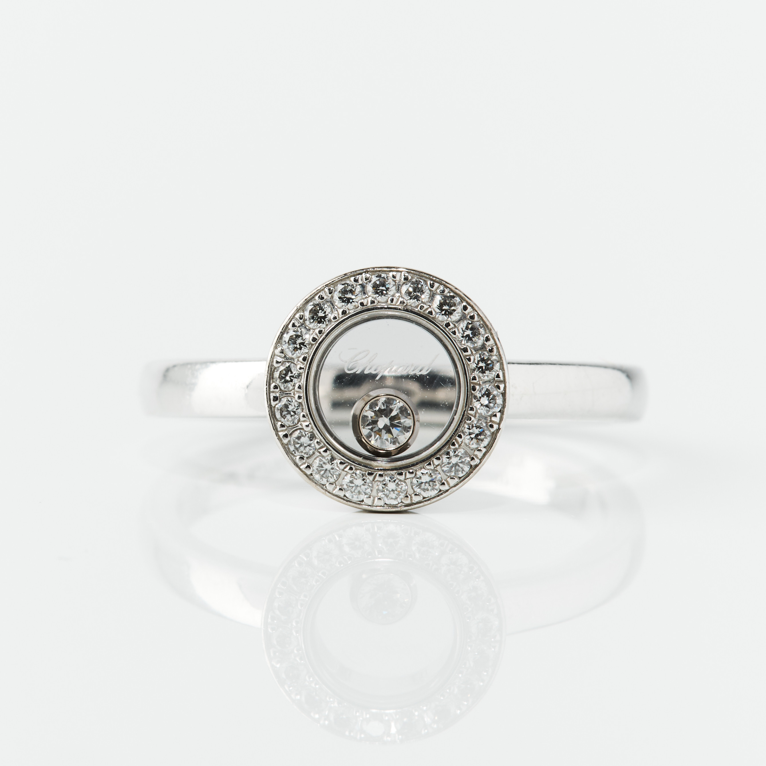 CHOPARD. Ring, "Happy Diamonds", 18K vitguld med diamanter.