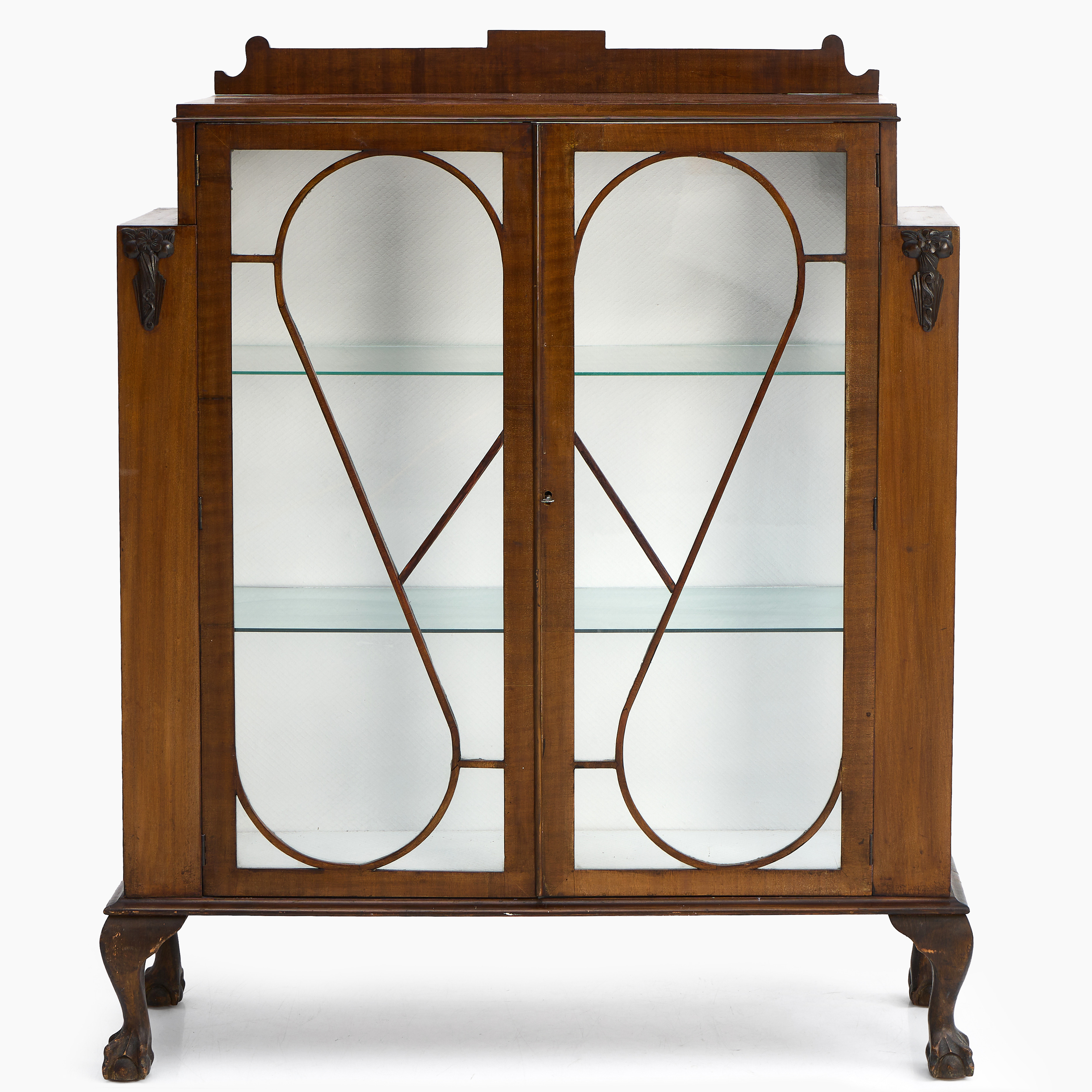 VITRINSKÅP, Art Deco, 1920/30-tal, mahognyfanér, spröjsade dörrar, benavslut i "claw and ball".