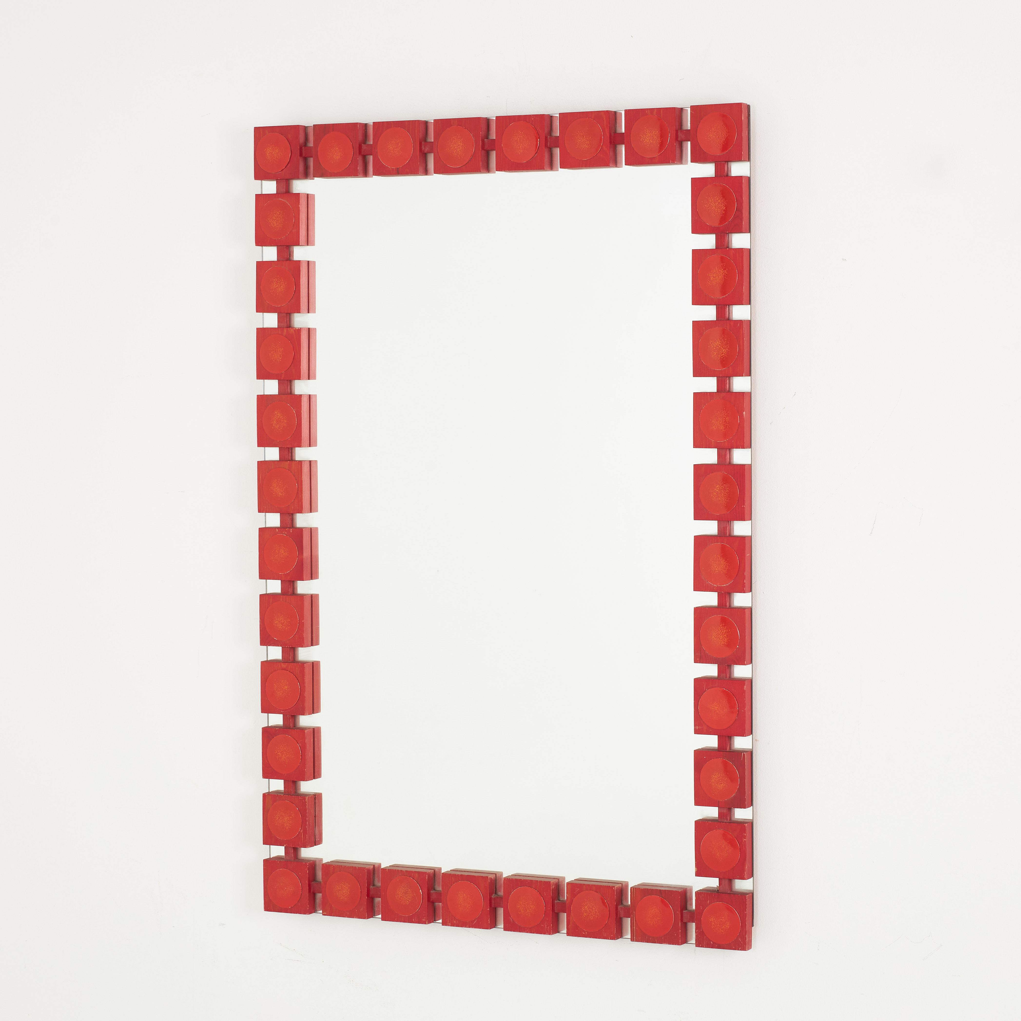 SPEGEL. Glas & Trä, Hovmantorp, rödbetsat trä, emalj, etikettmärkt.