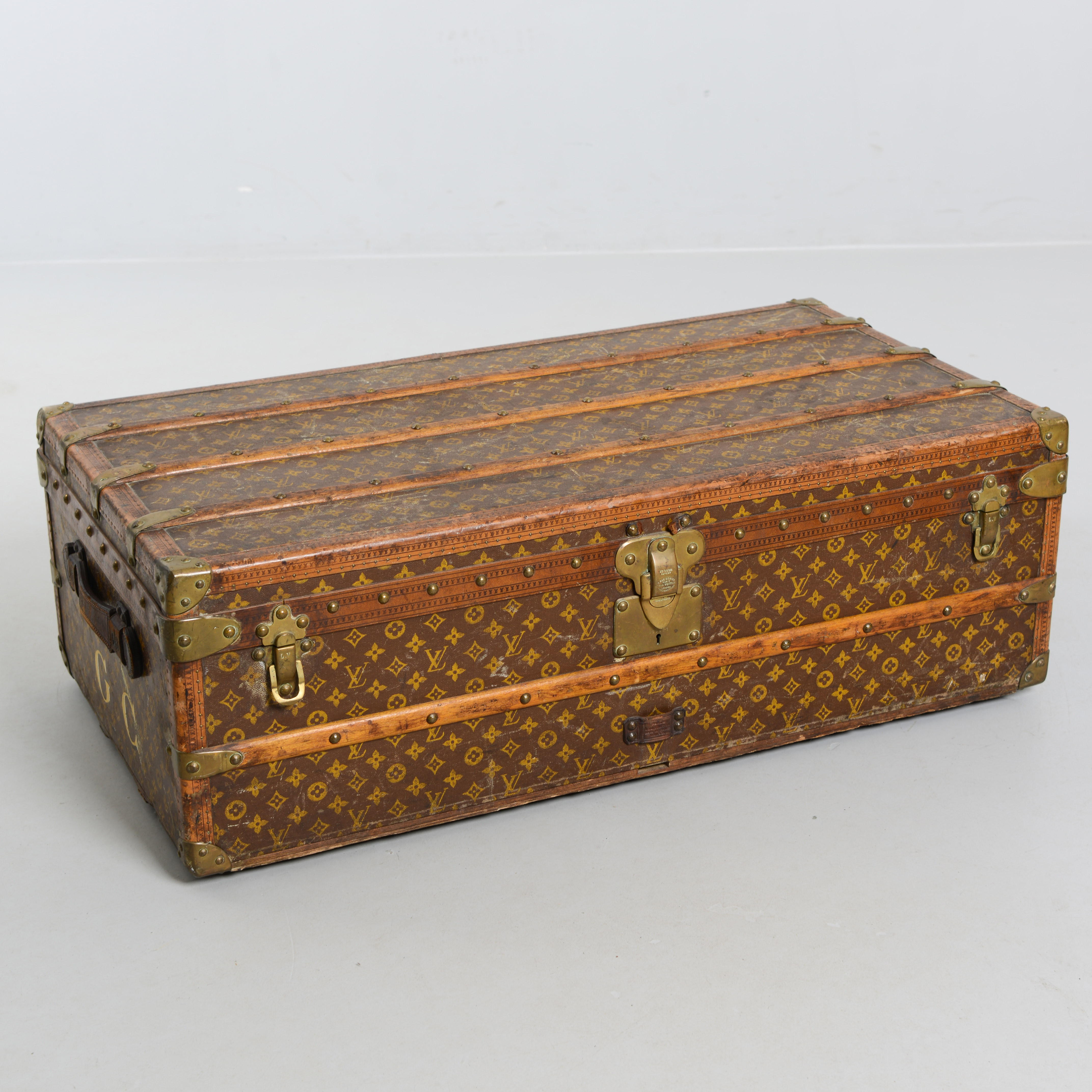 LOUIS VUITTON, logomönstrad resekoffert, tidigt 1900-tal.