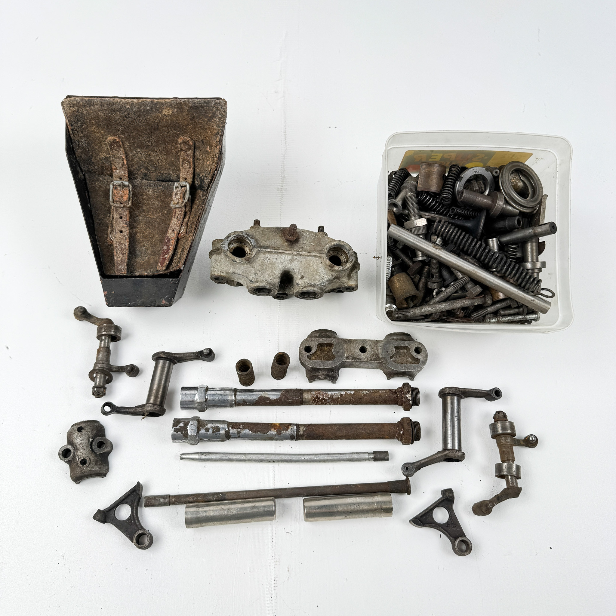 MOTORCYKELDELAR, bla M.A.G, 1900-talets första hälft.