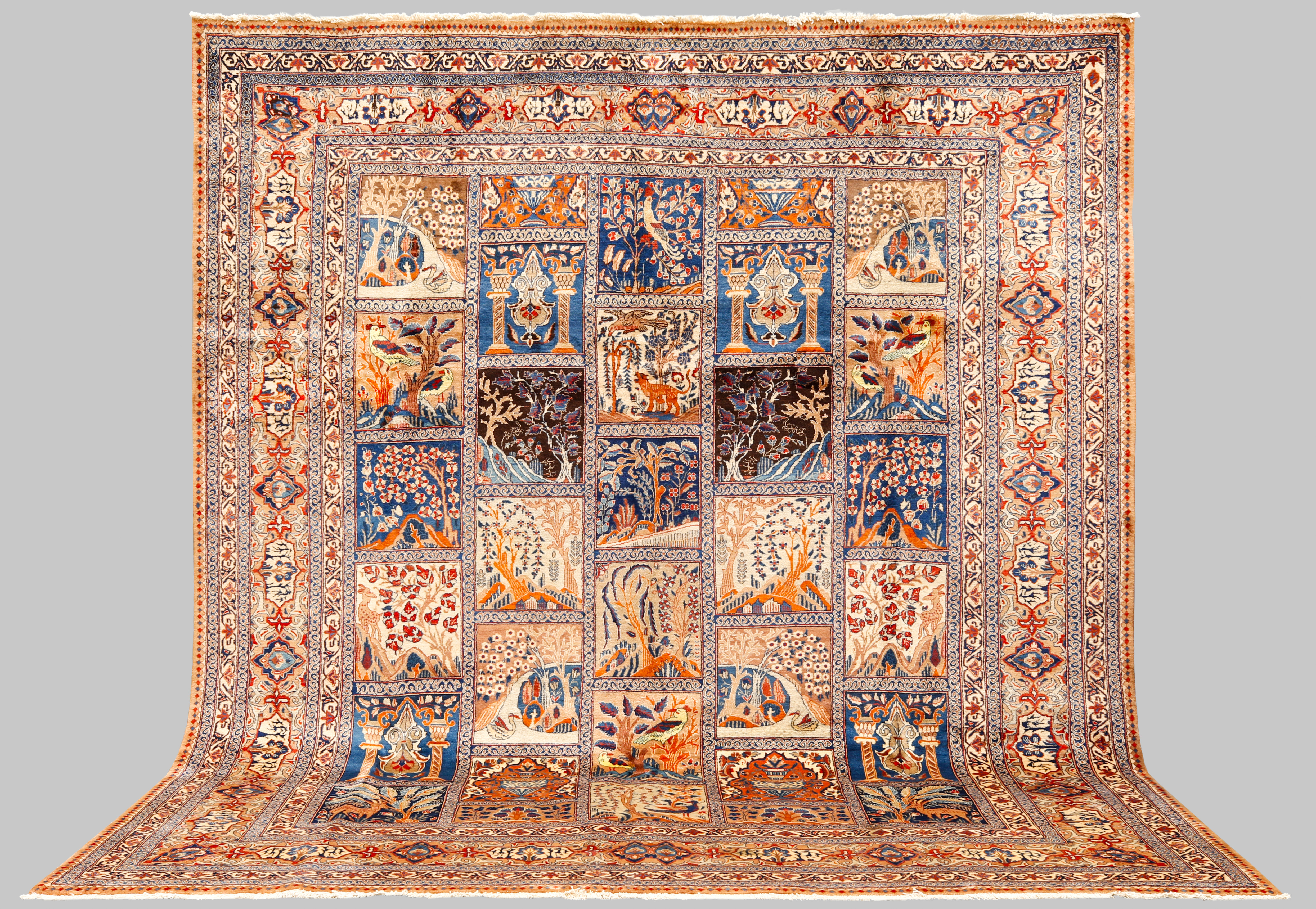 ORIENTMATTA. Figural Kashmar, trädgårdsmönstrad, 347 x 300 cm.