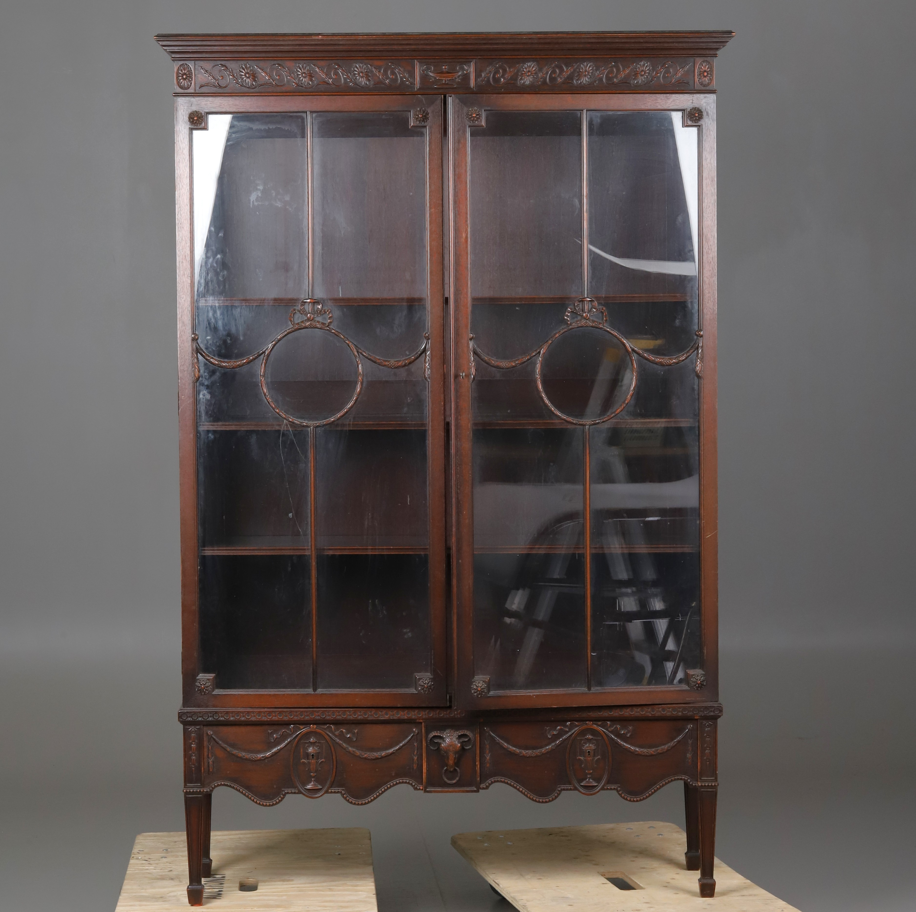 VITRINSKÅP" Lennartsnäs" Nordiska Kompaniet 1920, brickmärkt.