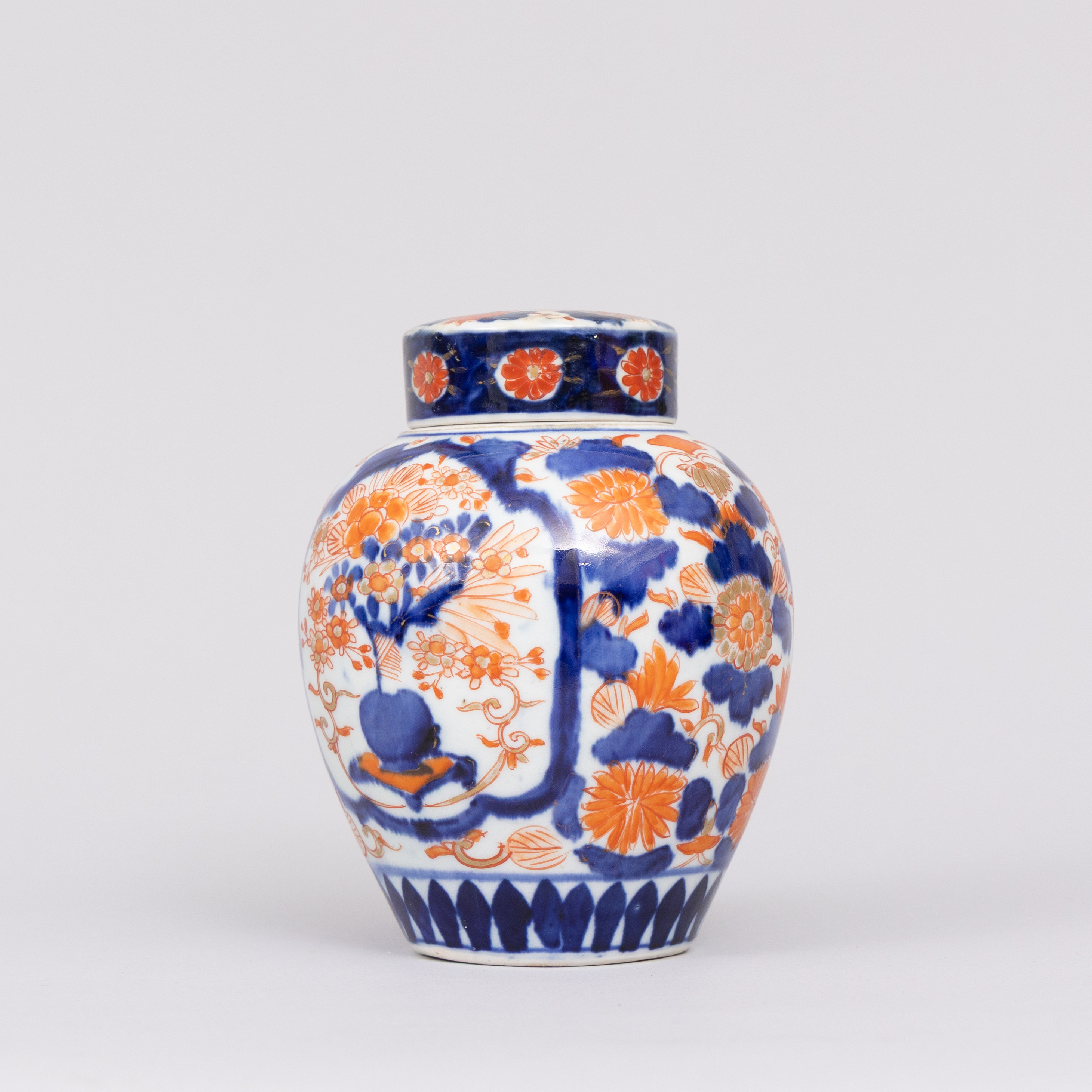 LOCKURNA, porslin, Imari Japan tidigt 1900-tal.