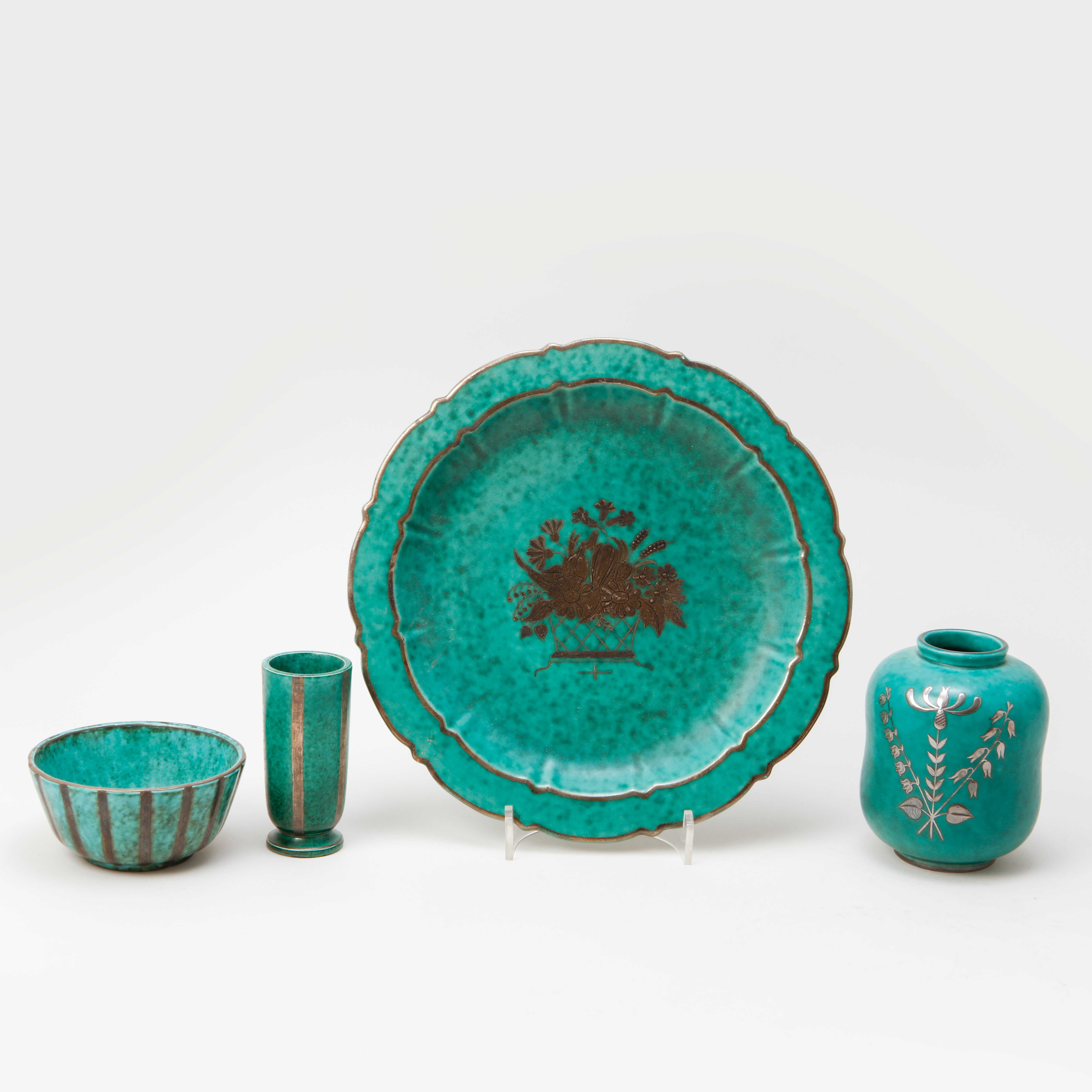 WILHELM KÅGE. Fat, skål samt vaser, 2 st, "Argenta", Gustavsberg.