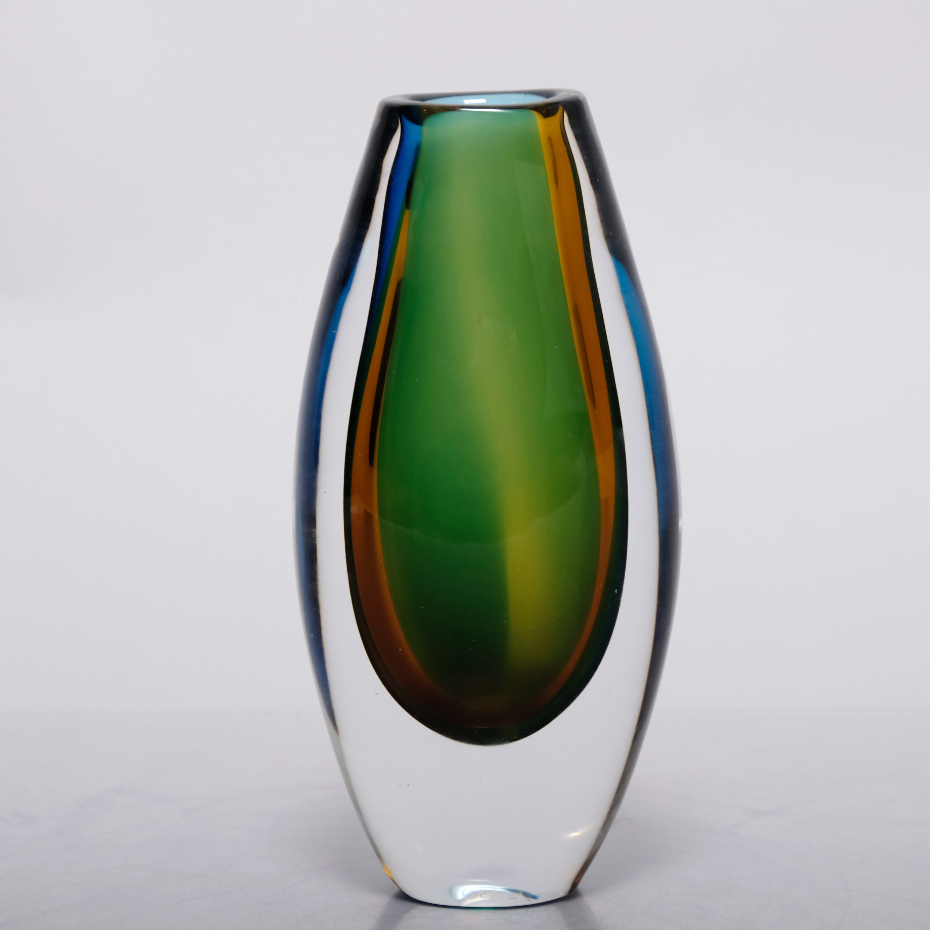 VICKE LINDSTRAND. Signerad, numrerad 46451 "Minne från tempo".