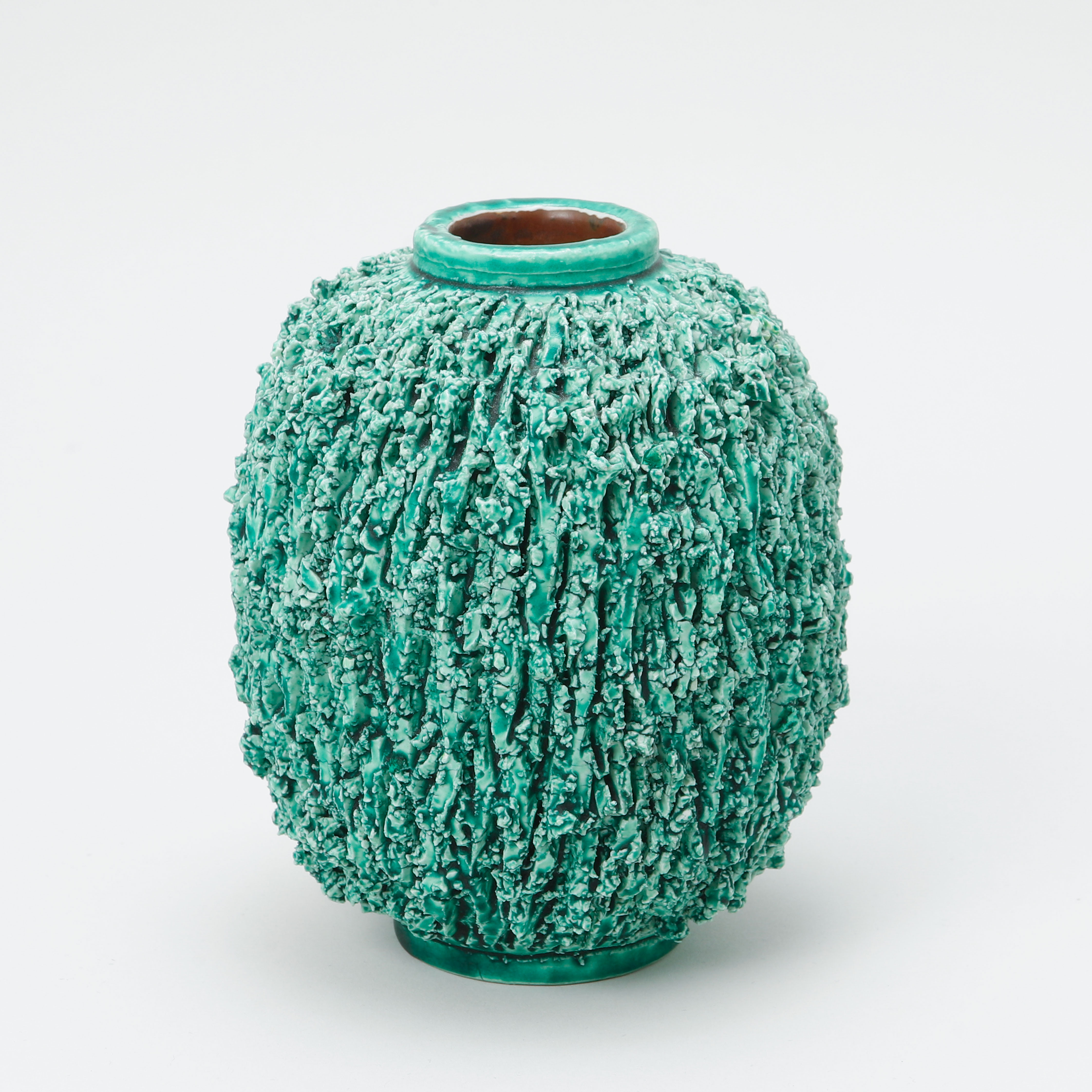 GUNNAR NYLUND. Vas, s.k "igelkottsvas", chamotterat stengods, ur serien "Chamotte", Rörstrand.