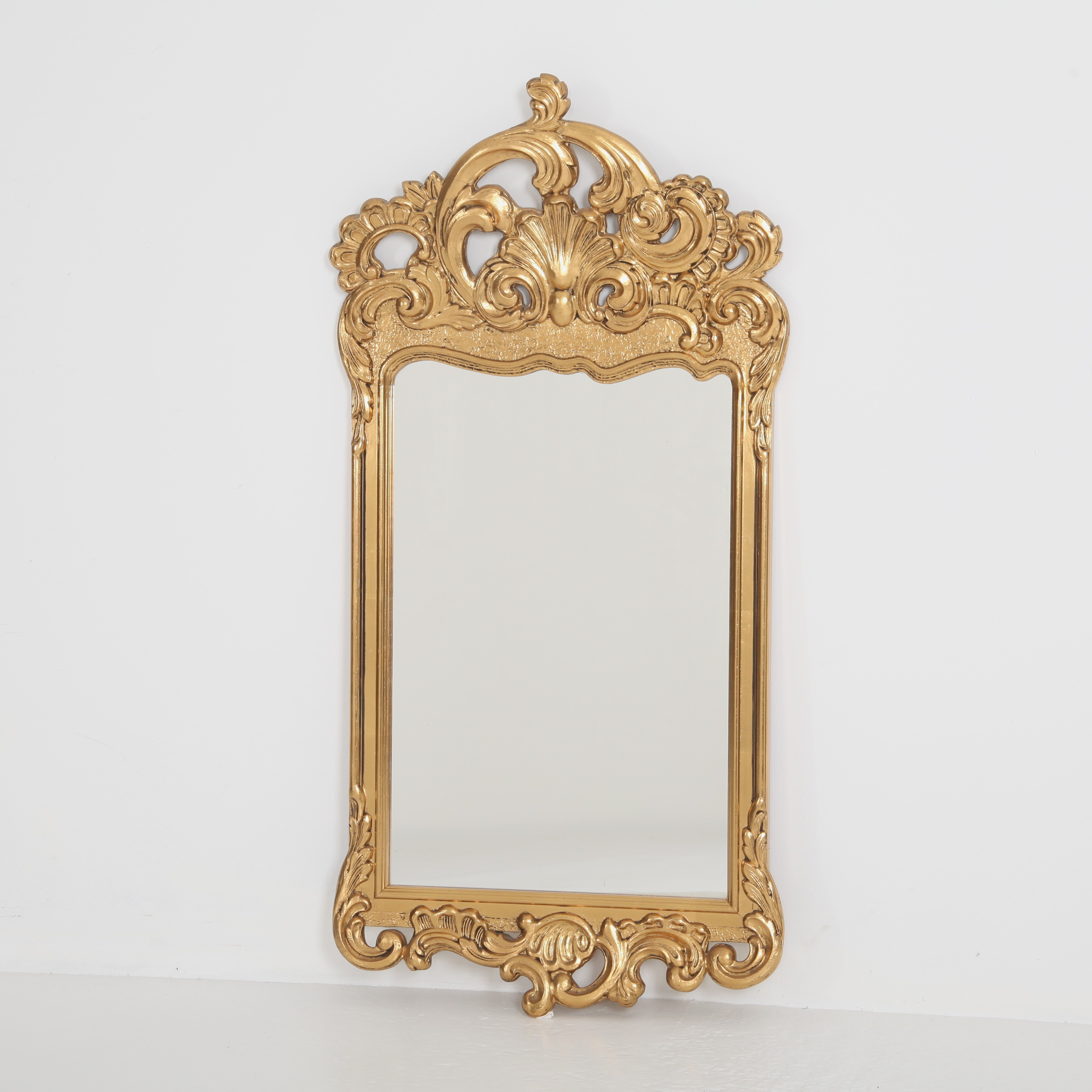Spegel 100 cm hög, rokokostil, 1900-talets senare del.